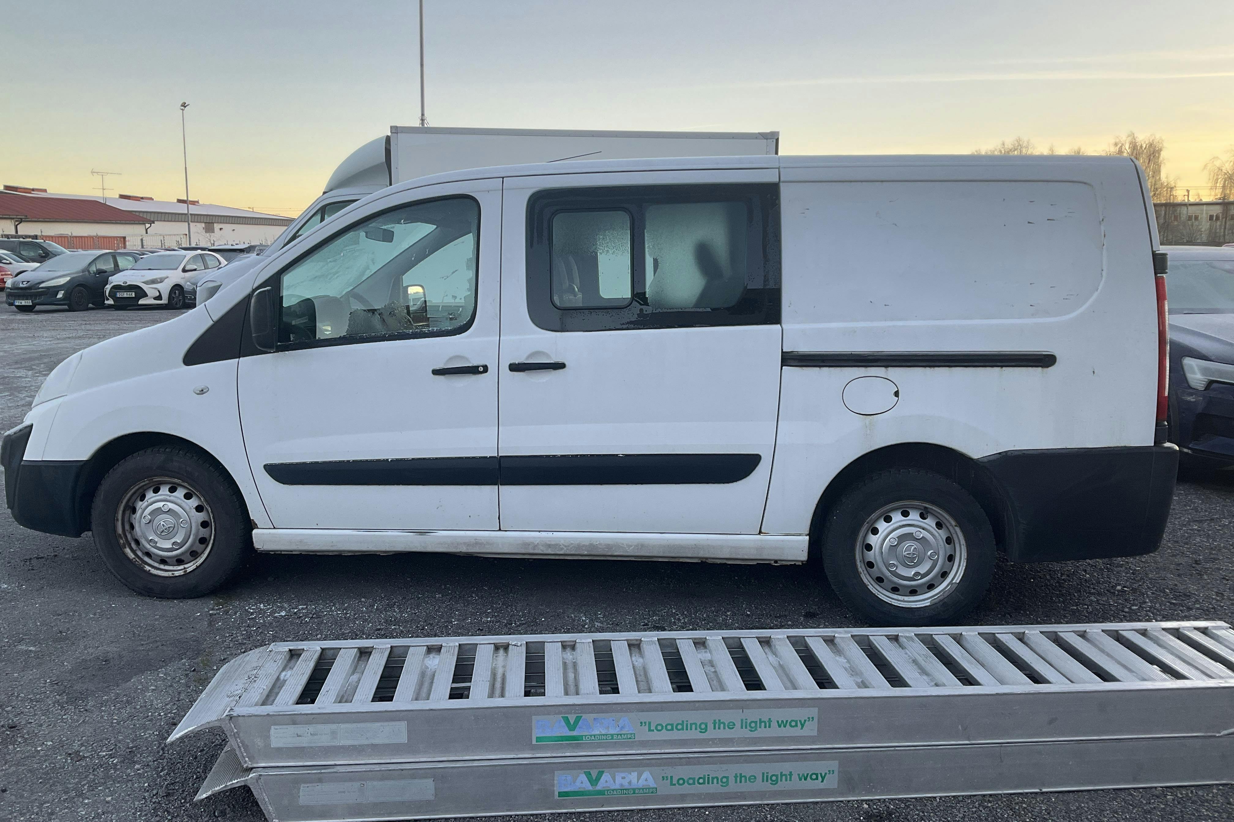 Toyota PROACE 2.0 D-4D (128hk) - 239 240 km - Käsitsi - valge - 2014