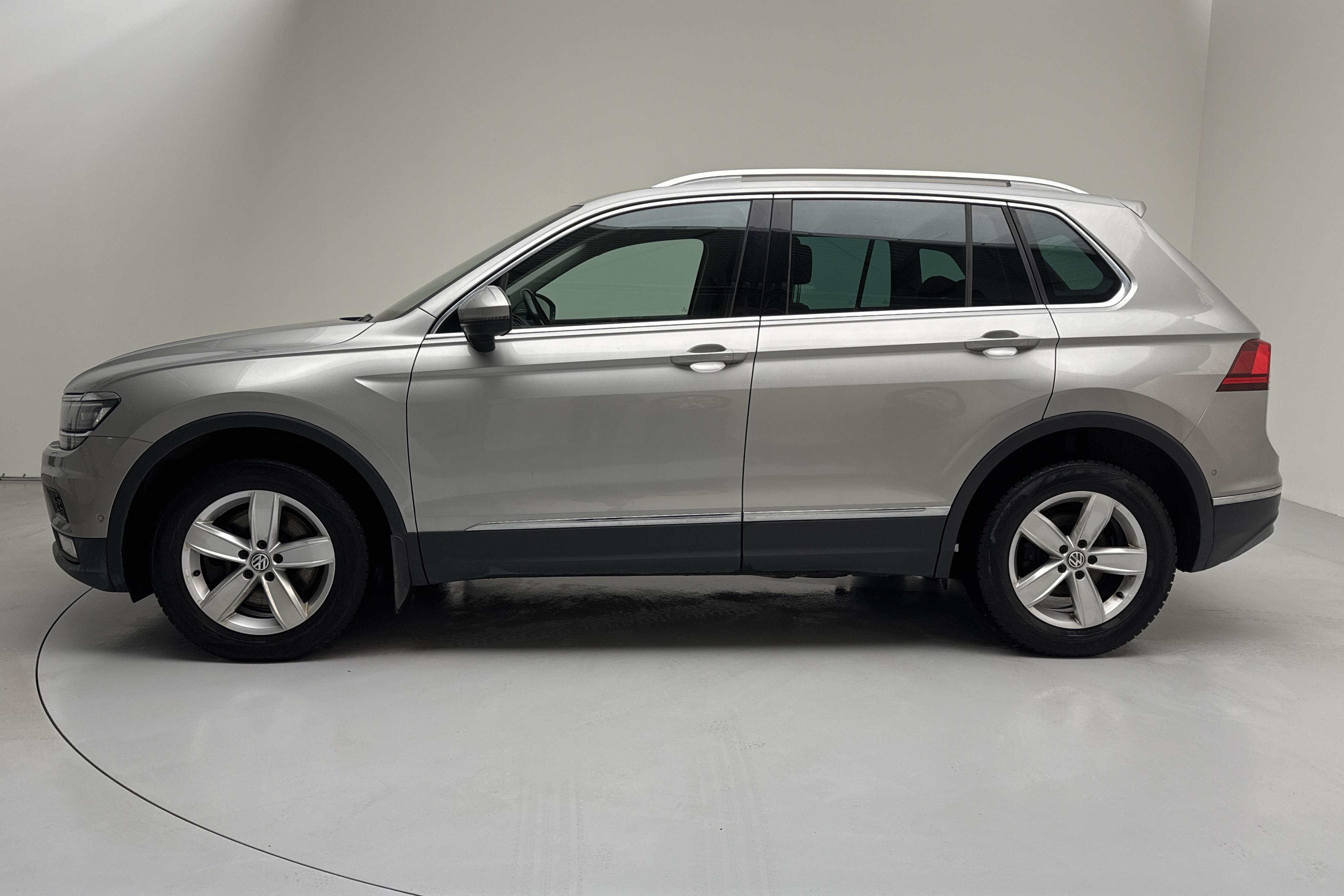 VW Tiguan 2.0 TDI 4MOTION (190hk) - 21 025 mil - Automat - silver - 2017