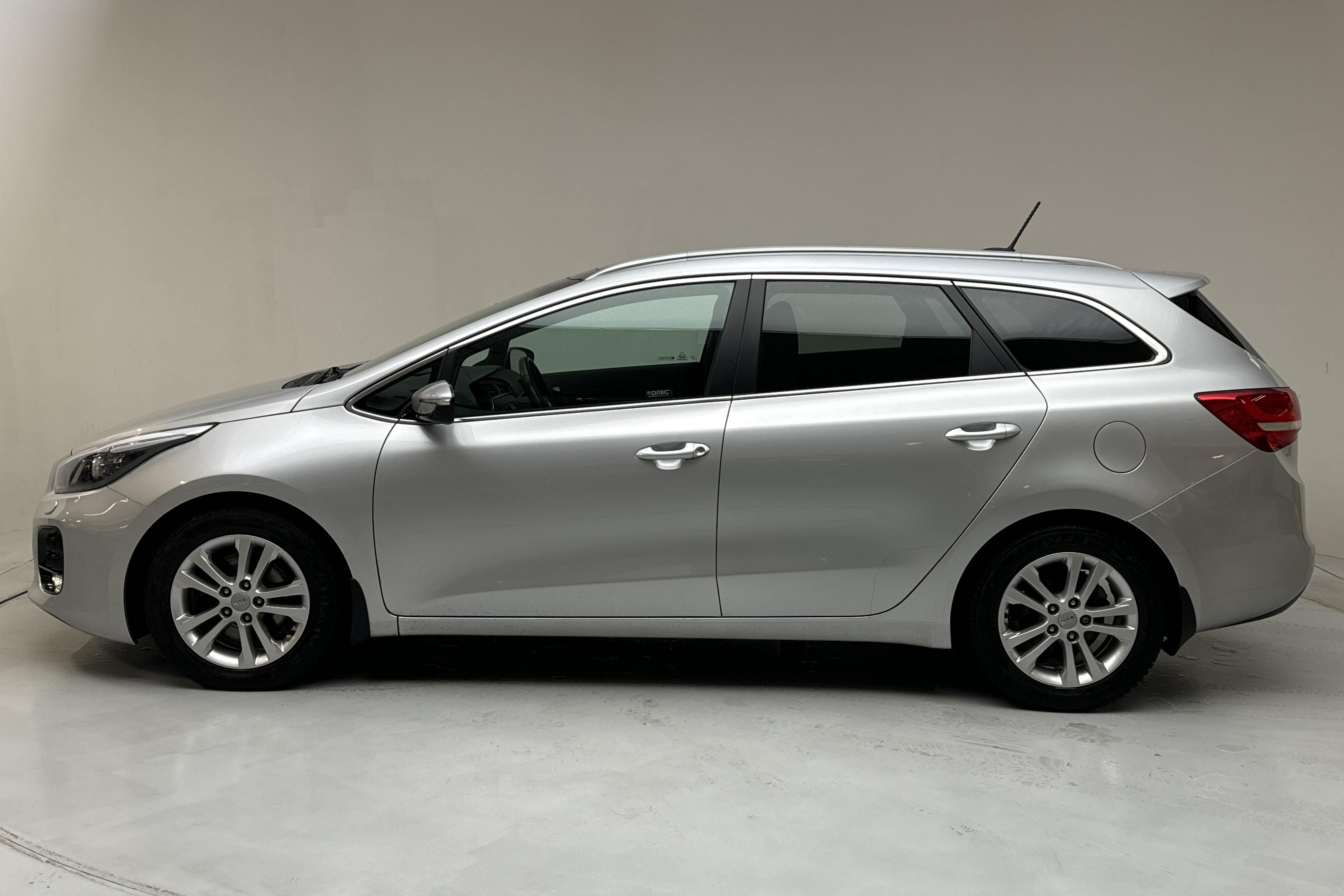 KIA Cee'd 1.6 CRDi SW (136hk) - 5 622 mil - Automat - grå - 2016