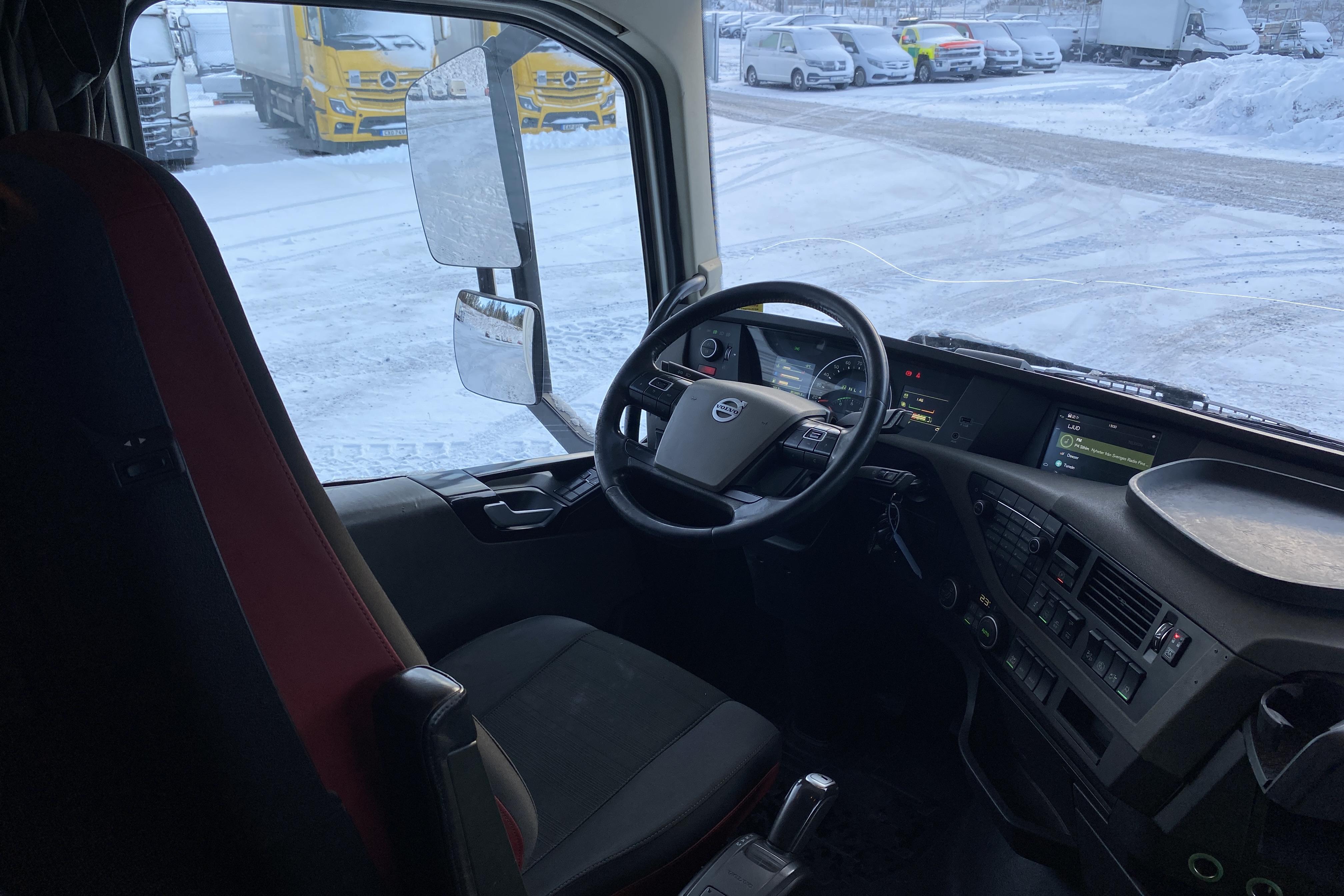 Volvo FH460 - 853 885 km - Automaatne - valge - 2017