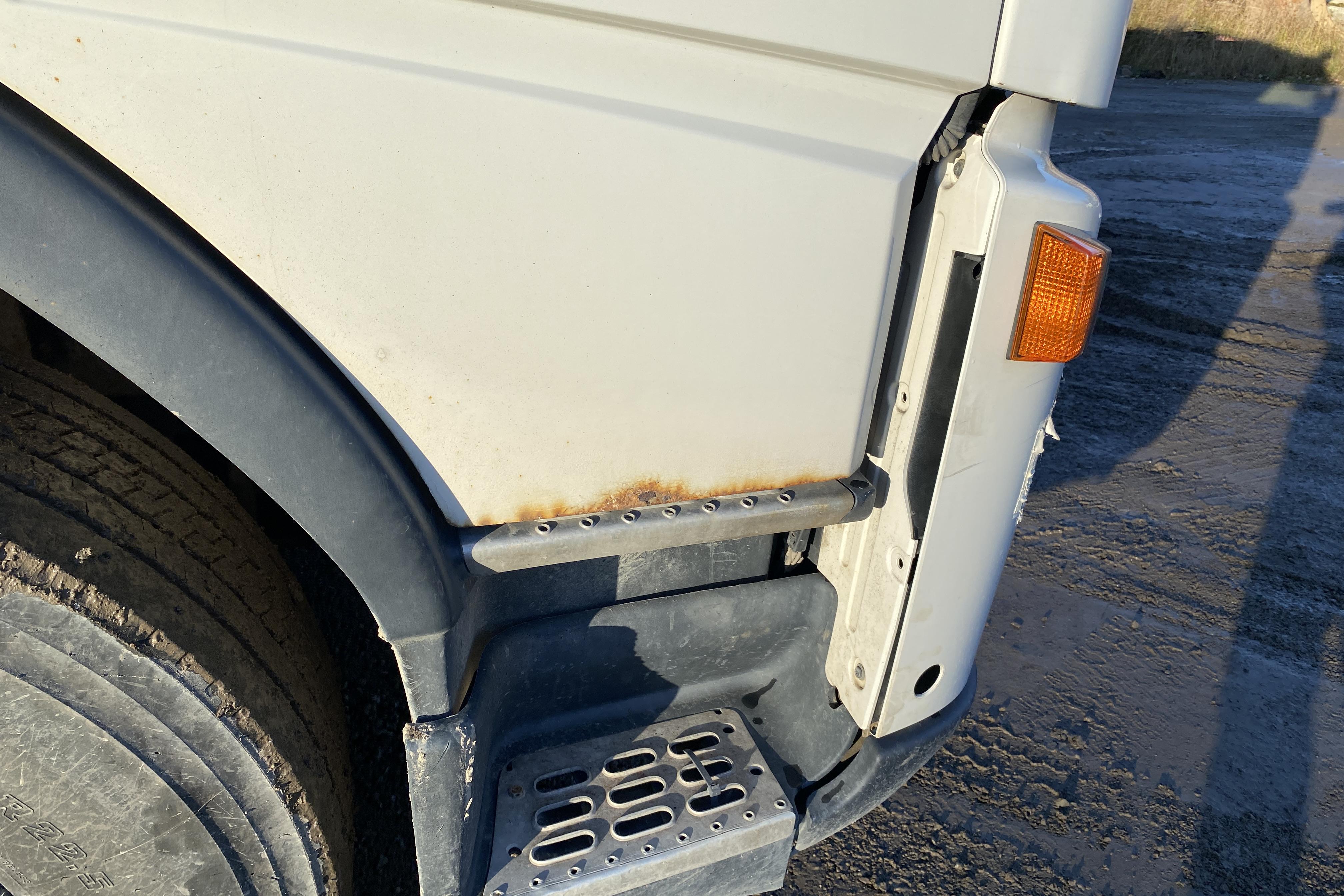 Volvo FM12 6X2 - 989 524 km - Manuell - vit - 2006