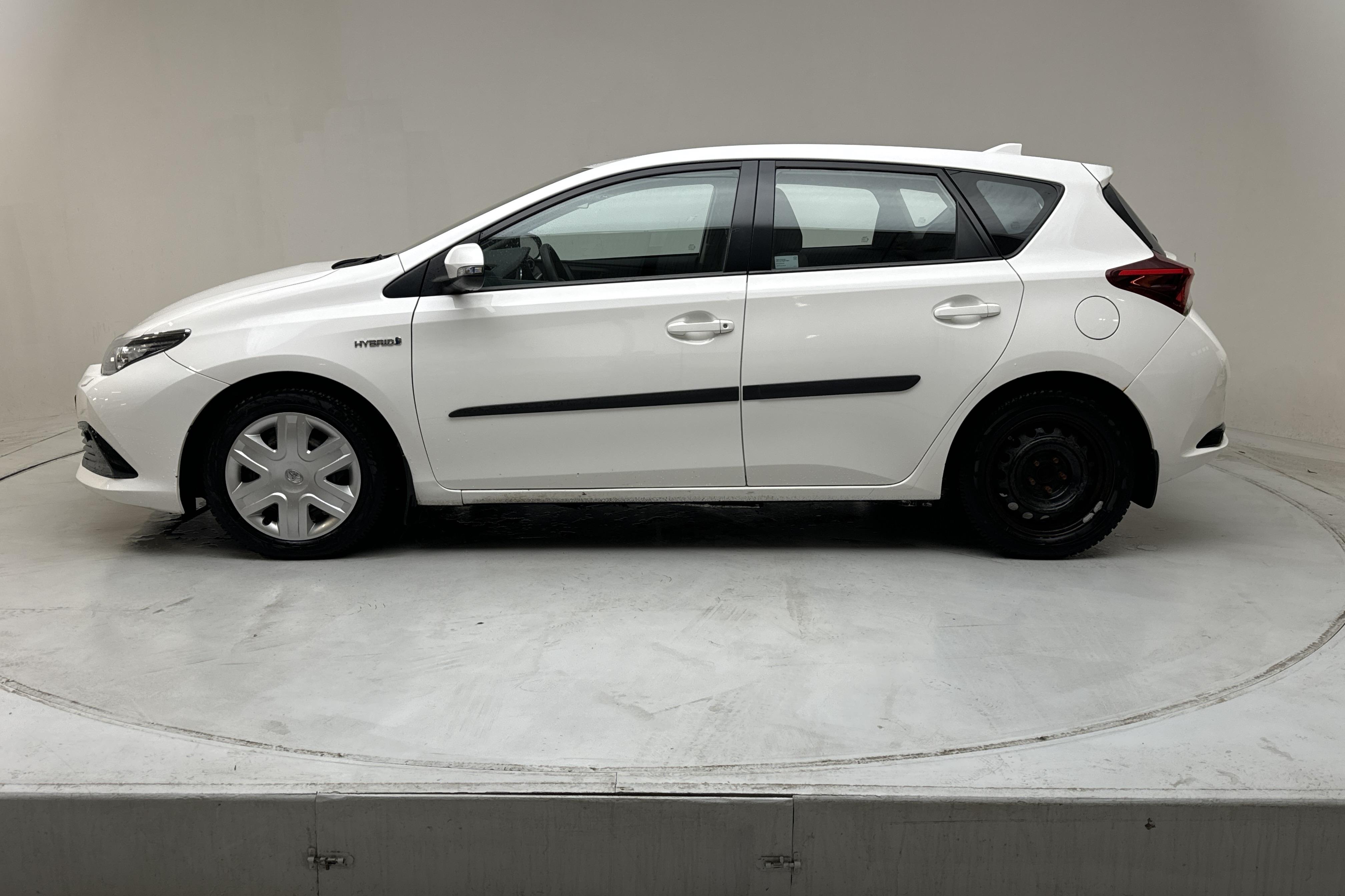 Toyota Auris 1.8 HSD 5dr (99hk) - 185 270 km - Automatic - white - 2016