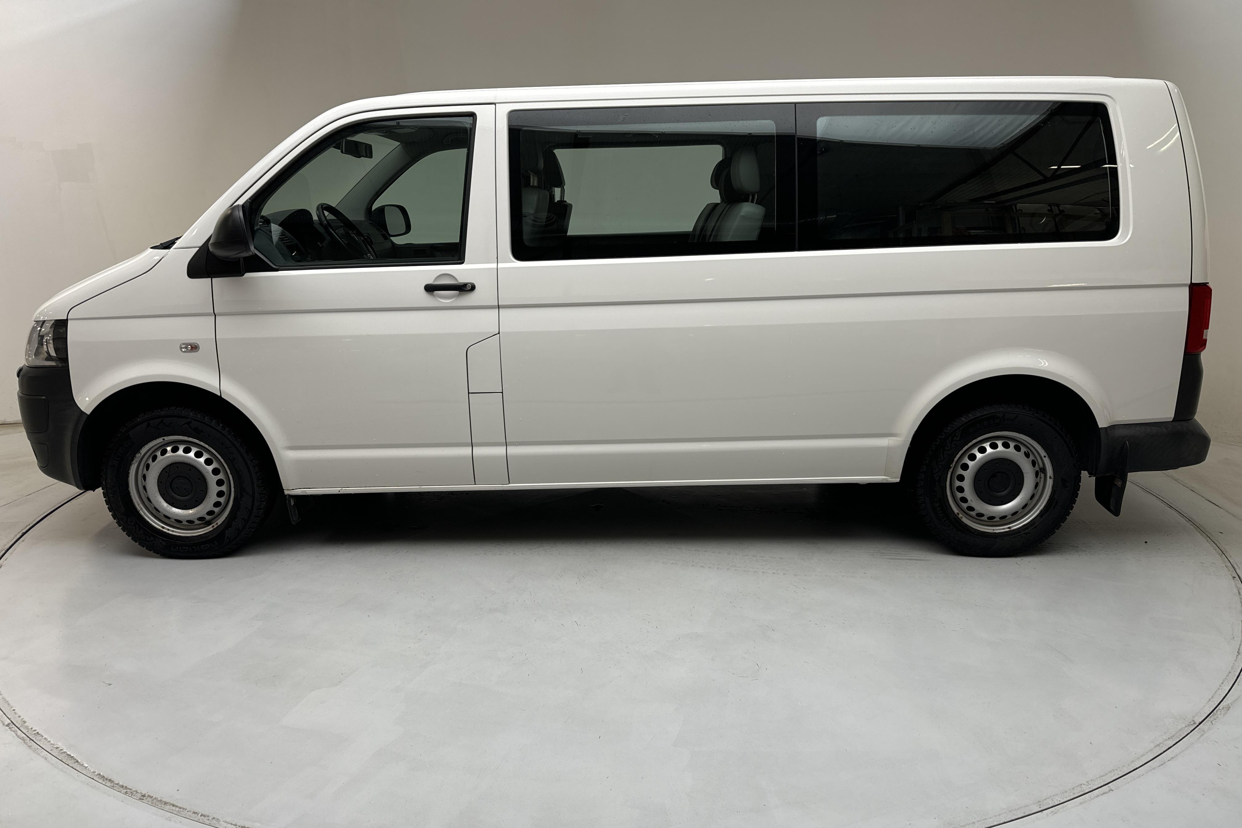 VW Transporter T5 2.0 TDI (140hk) - 152 540 km - Automatic - white - 2014