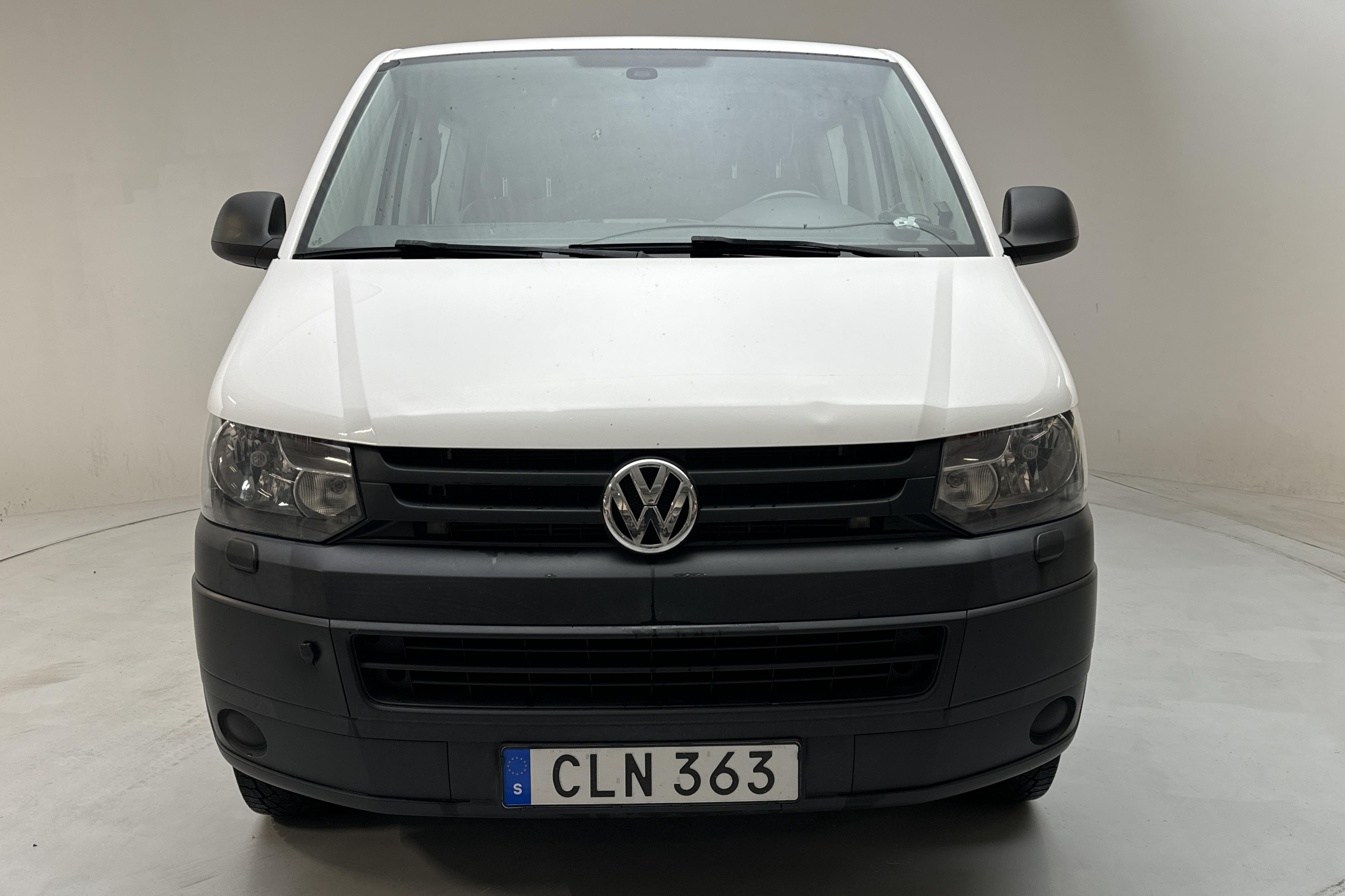 VW Transporter T5 2.0 TDI (140hk) - 152 540 km - Automatic - white - 2014