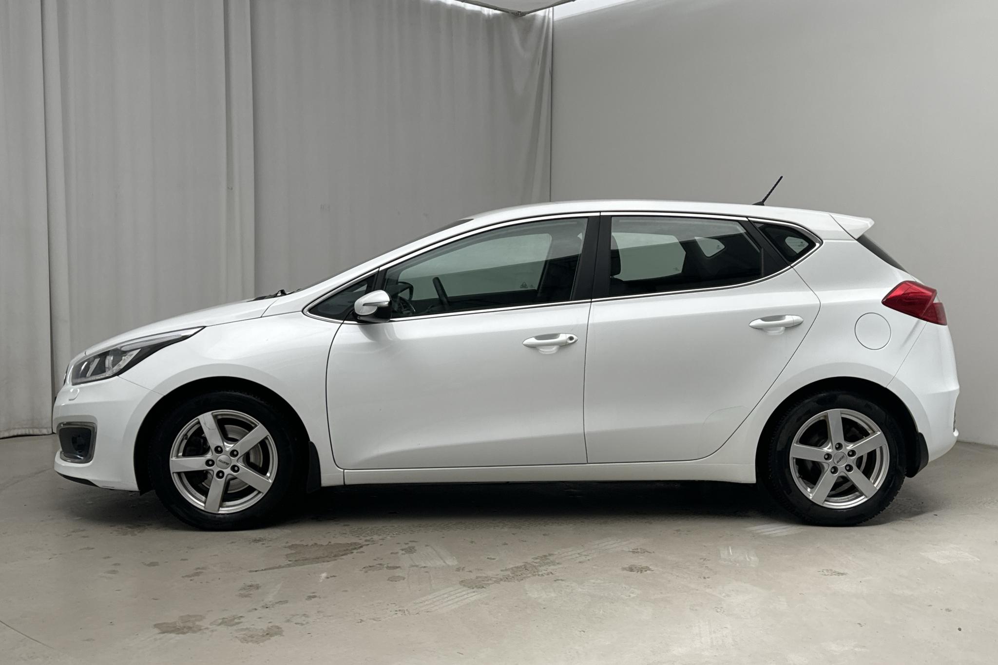 KIA Cee'd 1.6 CRDi 5dr (136hk) - 124 670 km - Automatic - white - 2016