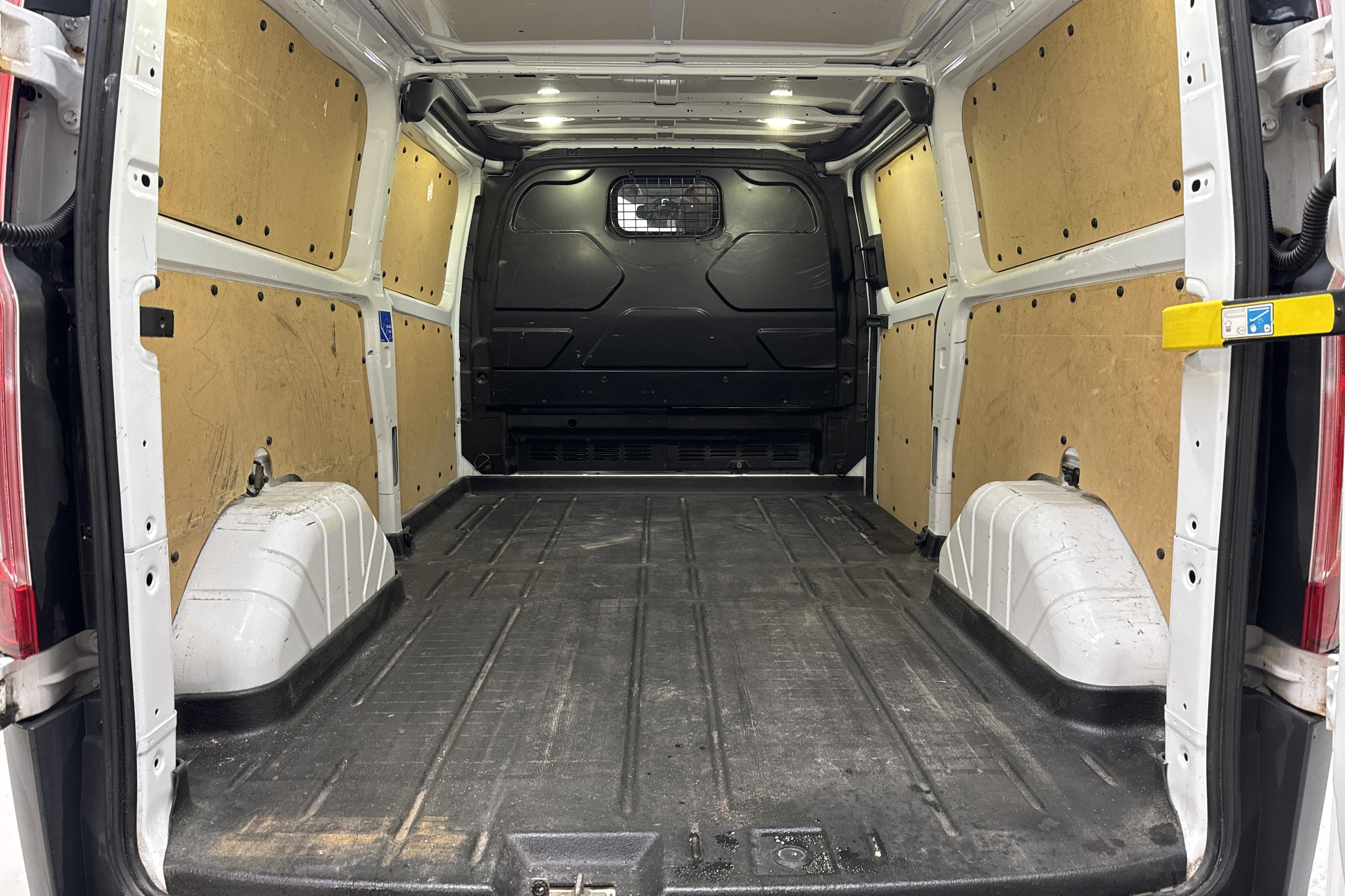 Ford Transit Custom 300 (125hk) - 214 300 km - Manuaalinen - valkoinen - 2016