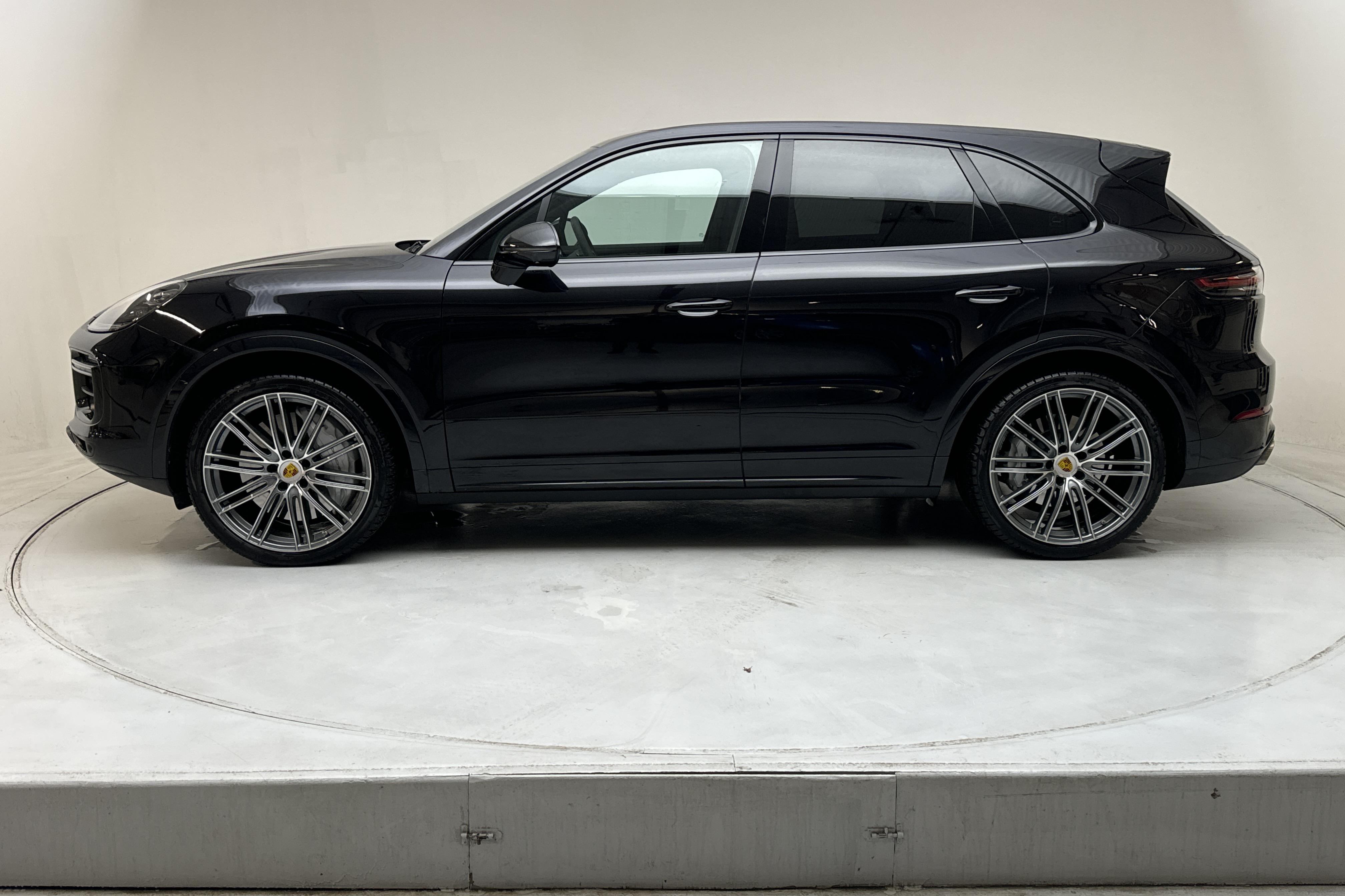 Porsche Cayenne Turbo (550hk) - 48 640 km - Automaattinen - musta - 2018