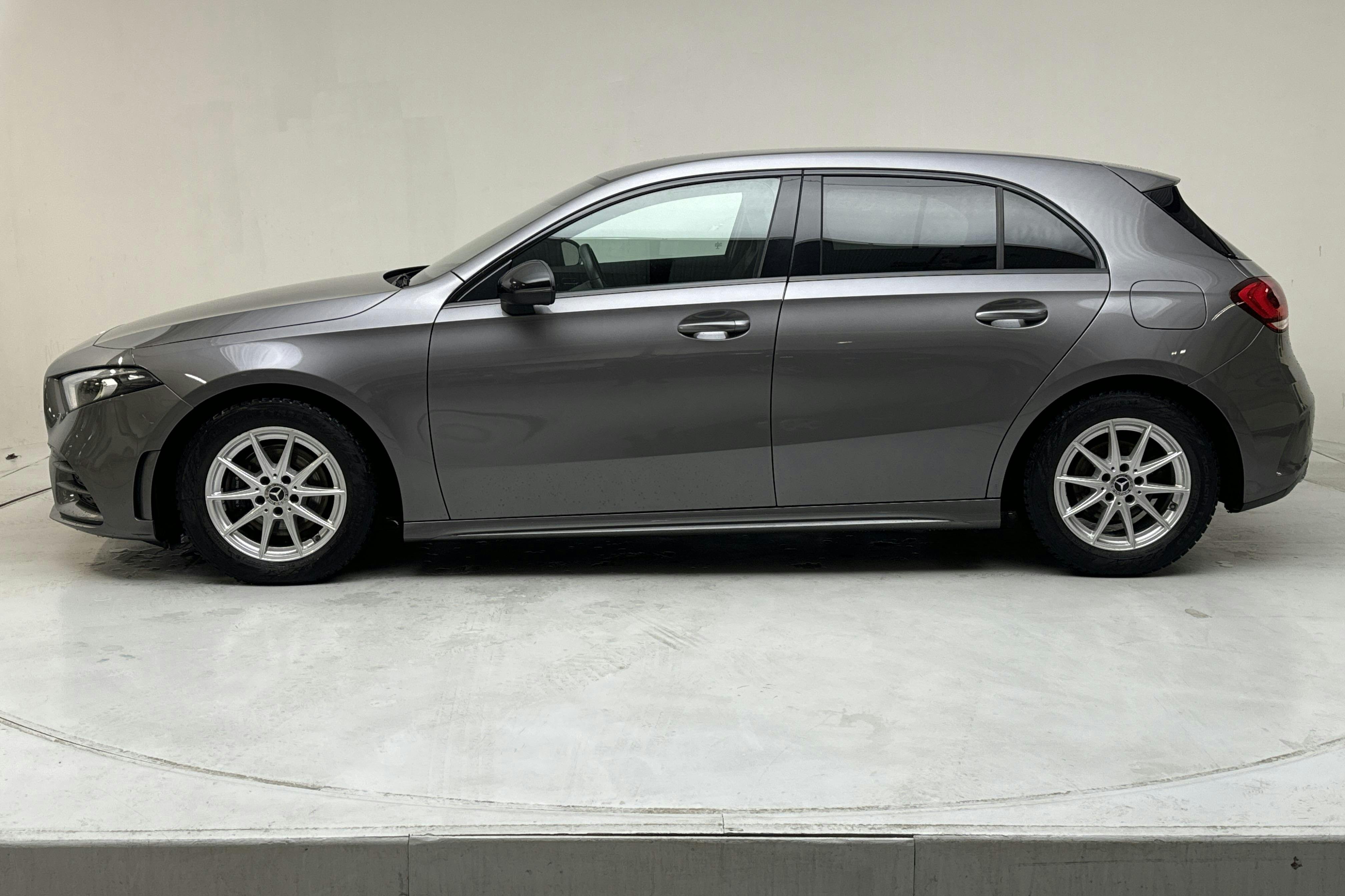 Mercedes A 180 5dr W177 (136hk) - 74 800 km - Automatic - Dark Grey - 2022