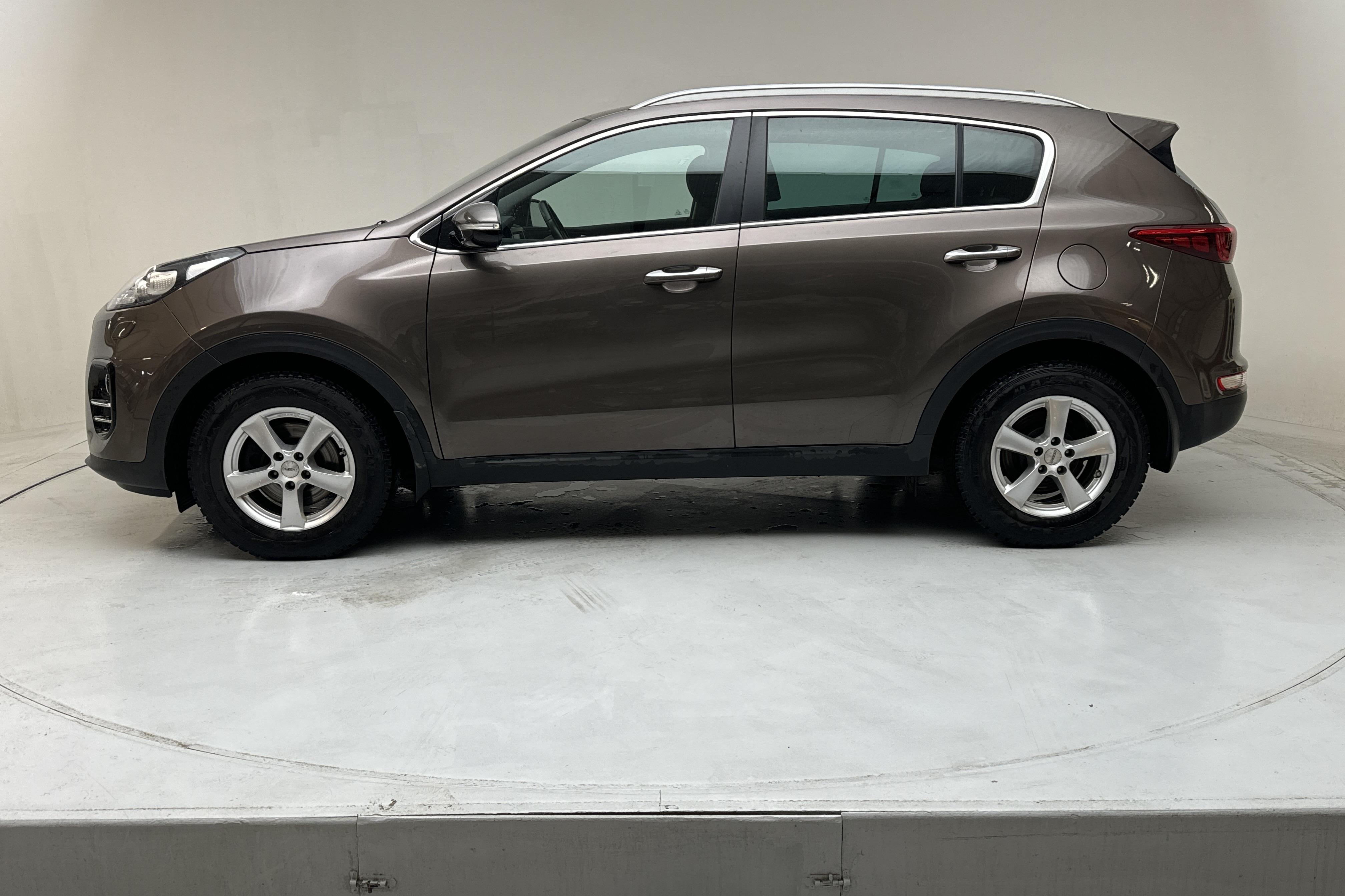 KIA Sportage 1.7 CRDi 2WD (141hk) - 101 850 km - Automatic - brown - 2017