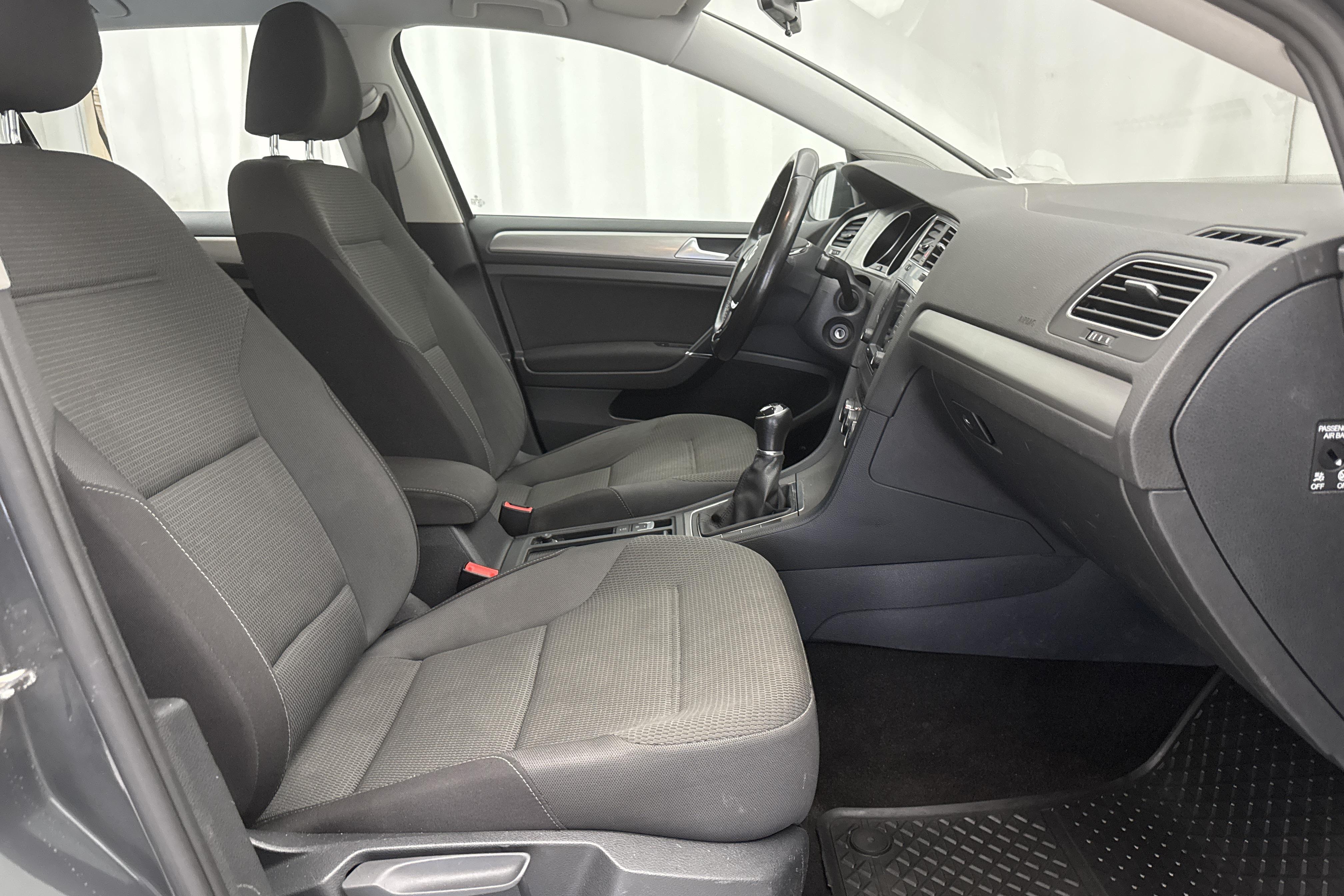 VW Golf VII 1.2 TSI Sportscombi (110hk) - 116 180 km - Käsitsi - Dark Grey - 2016