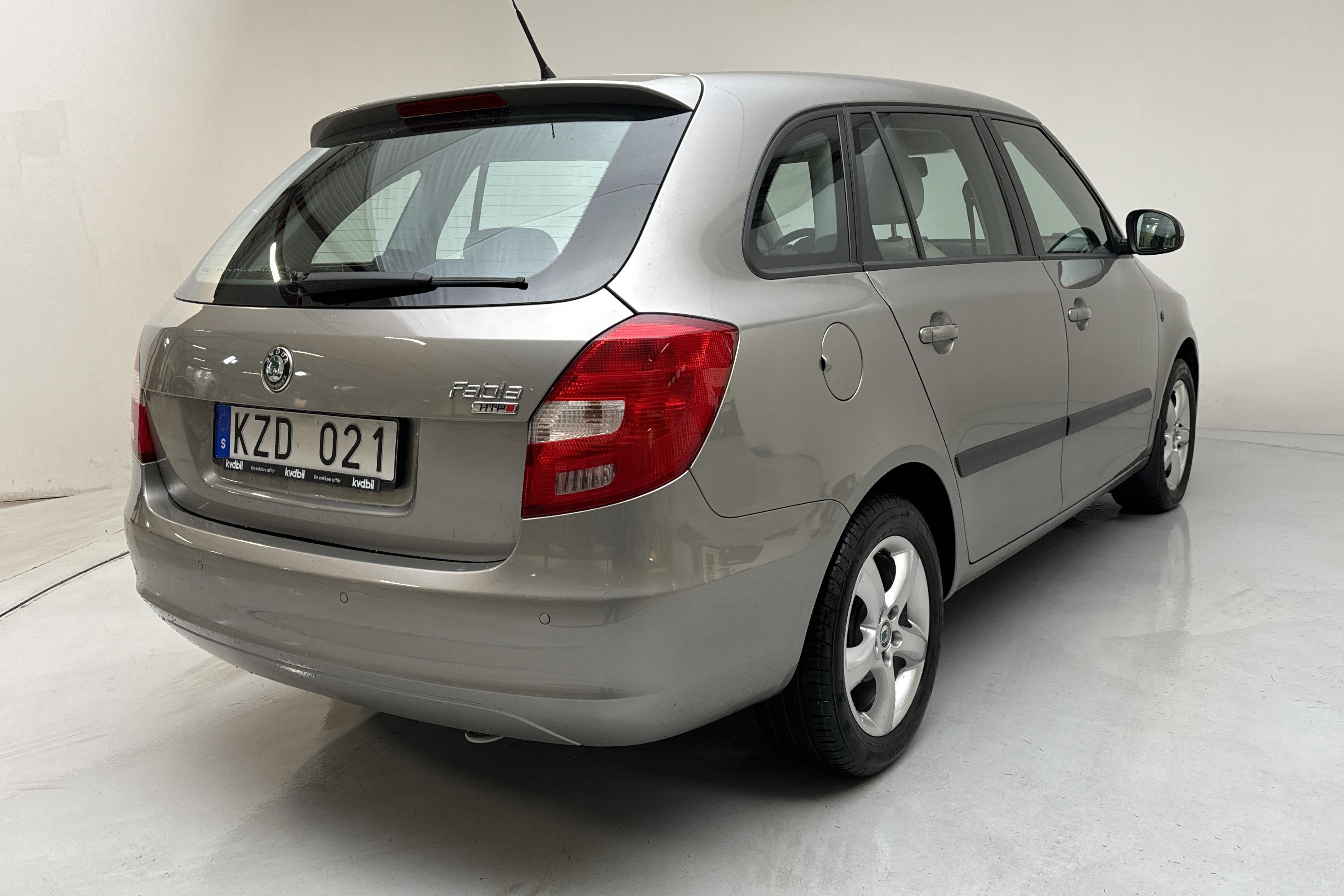 Skoda Fabia 1.2 Combi (70hk) - 3 418 mil - Manuell - Light Brown - 2011