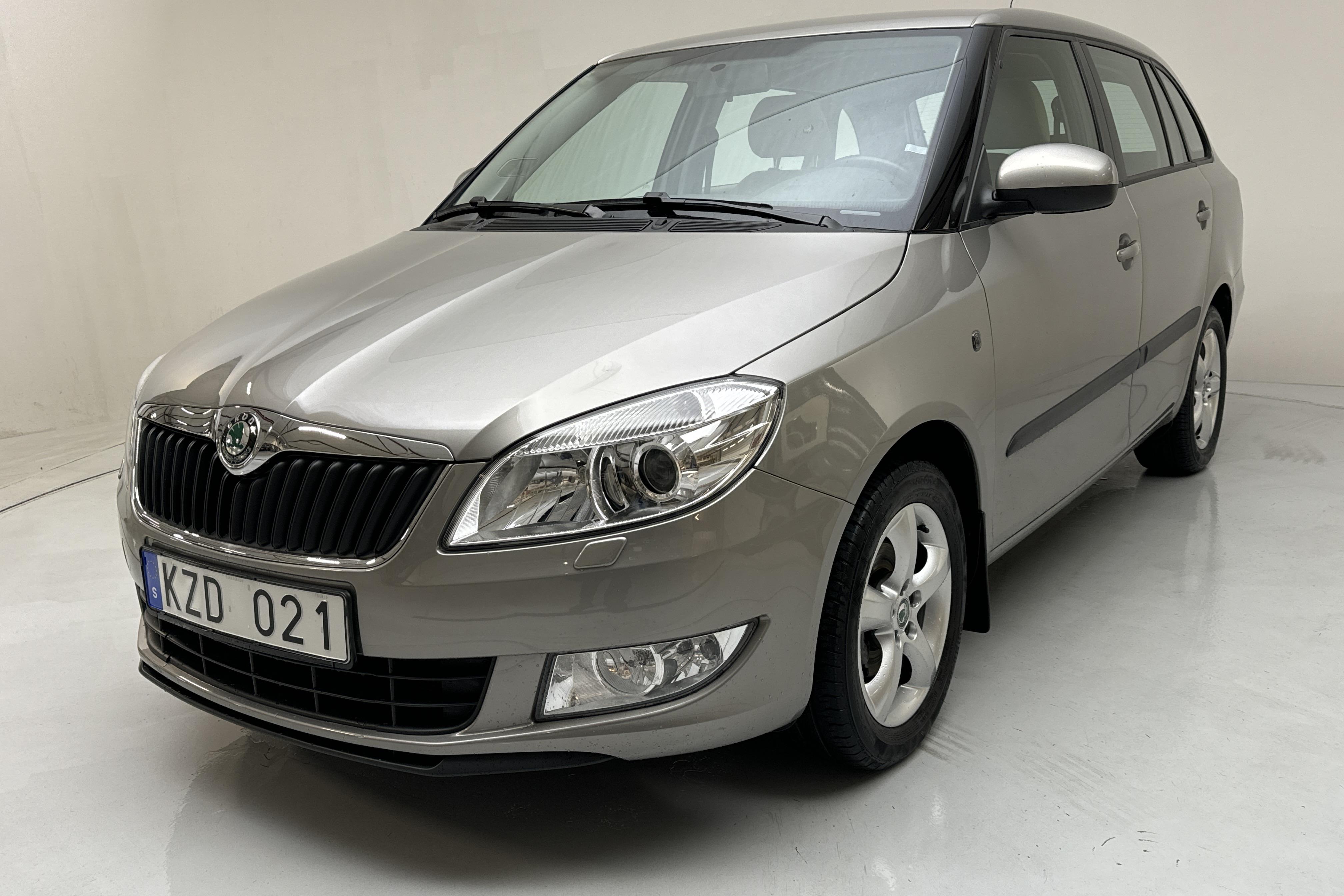 Skoda Fabia 1.2 Combi (70hk) - 3 418 mil - Manuell - Light Brown - 2011