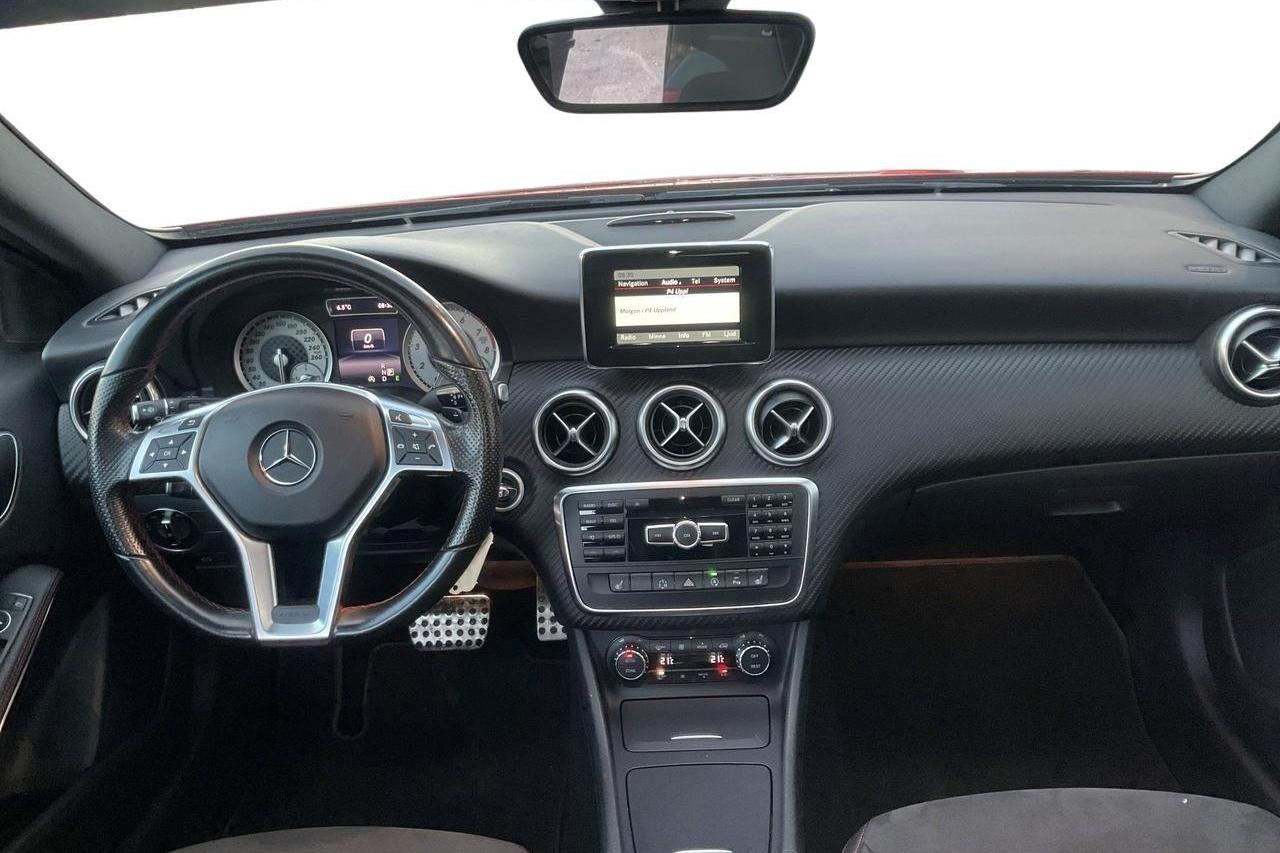 Mercedes A 180 5dr W176 (122hk) - 10 681 mil - Automat - röd - 2015