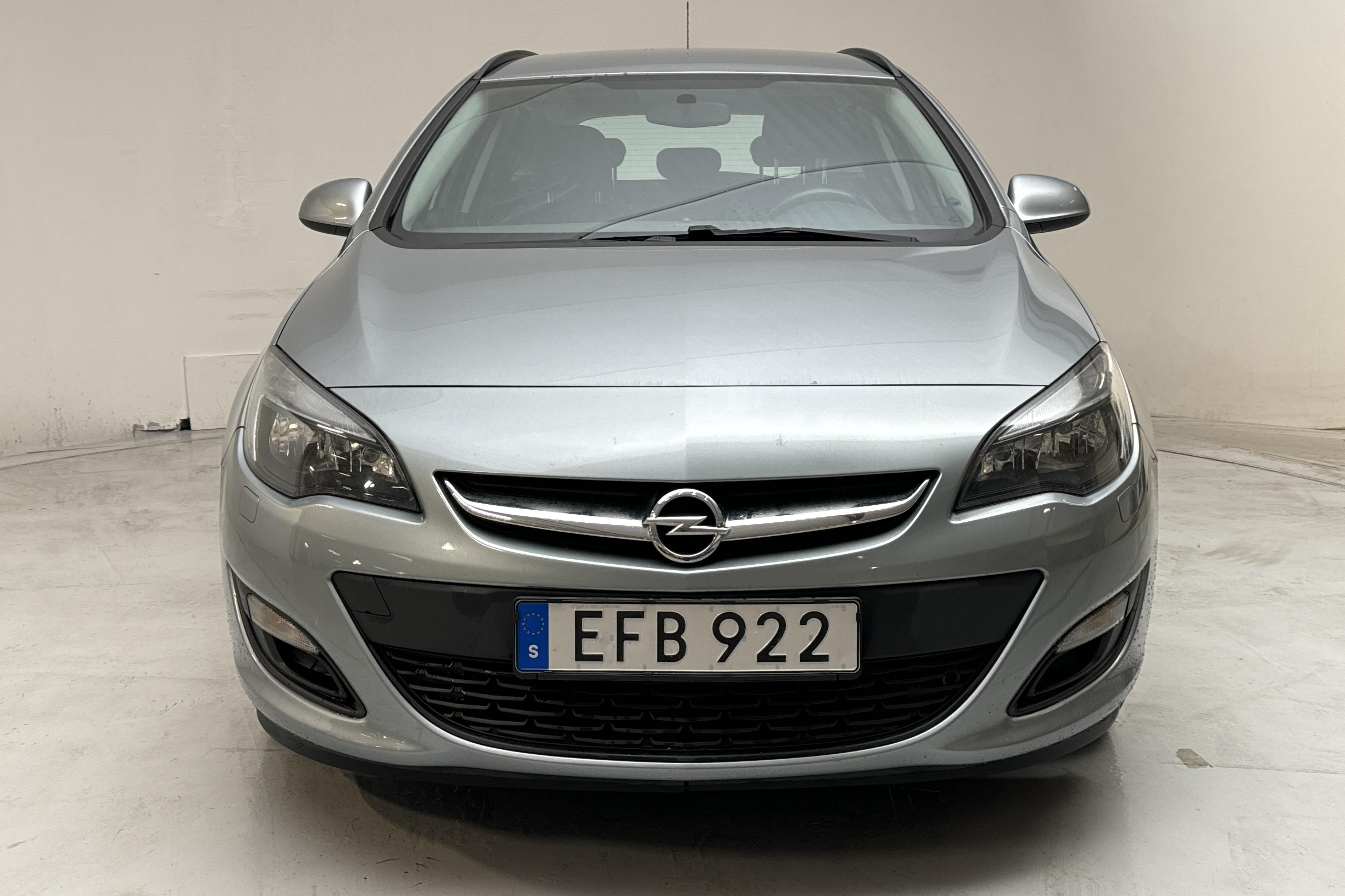 Opel Astra 1.4 Turbo ECOTEC Sports Tourer (140hk) - 138 170 km - Manual - gray - 2015