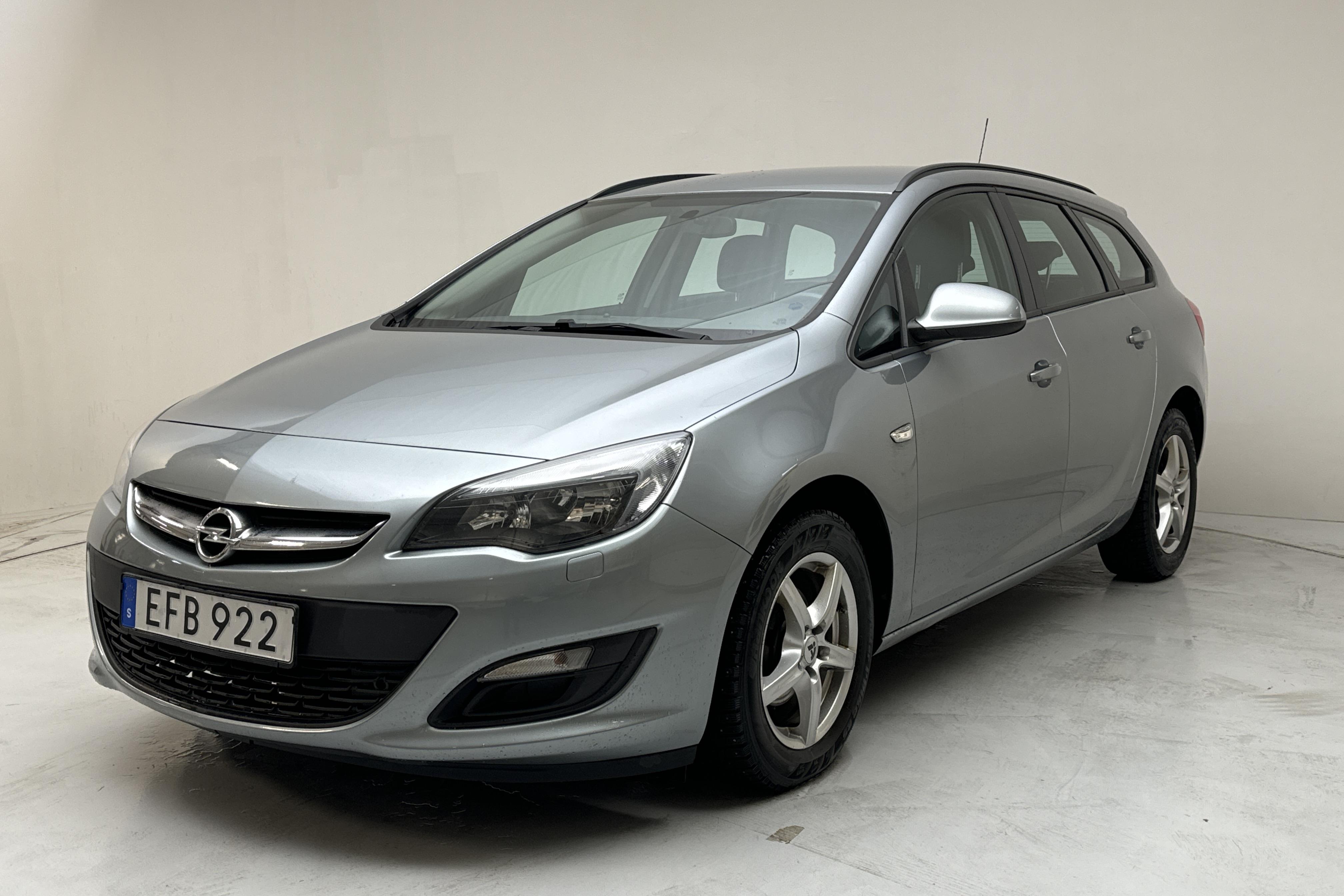 Opel Astra 1.4 Turbo ECOTEC Sports Tourer (140hk) - 138 170 km - Manual - gray - 2015