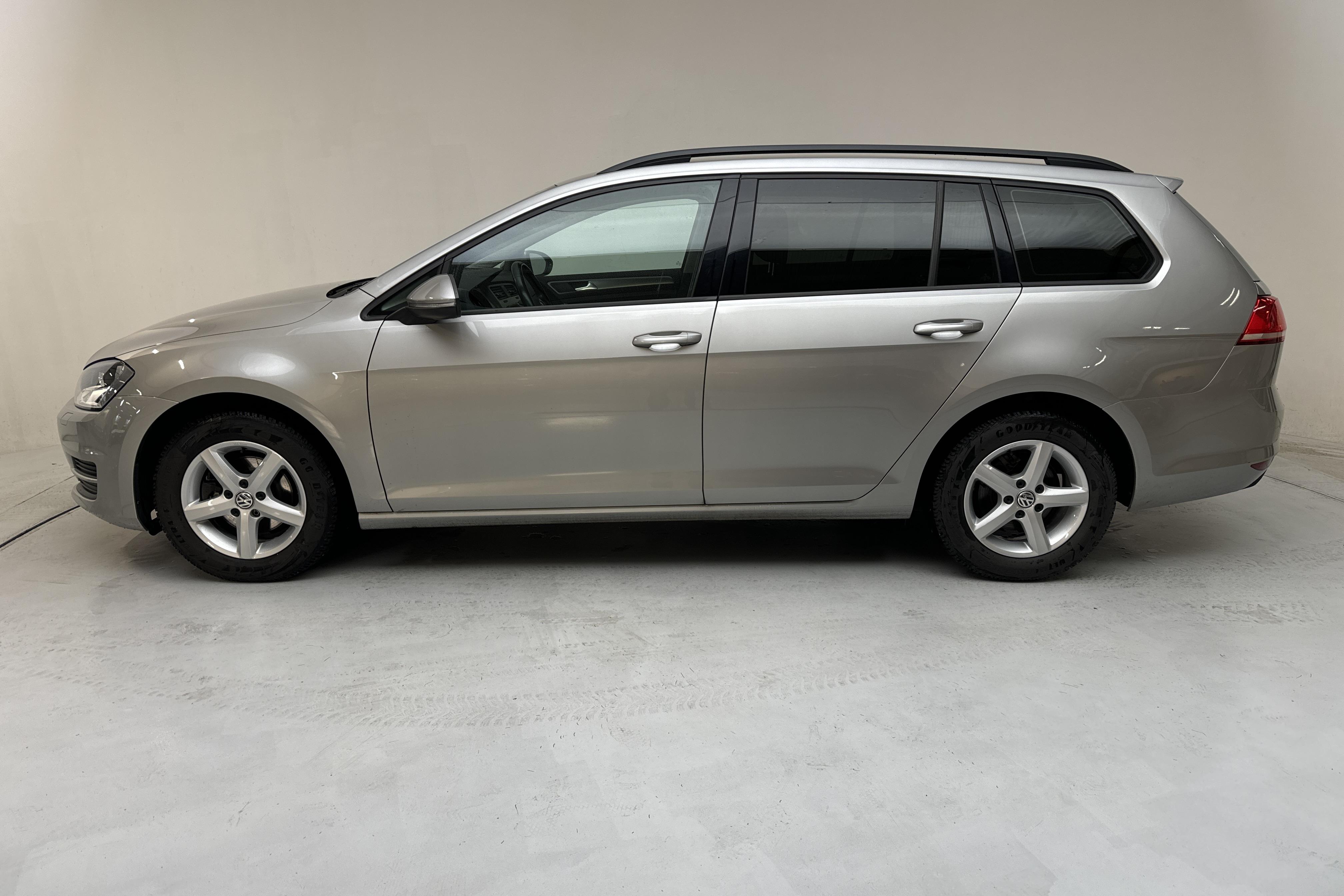 VW Golf VII 1.2 TSI Sportscombi (105hk) - 88 860 km - Käsitsi - hõbe - 2015