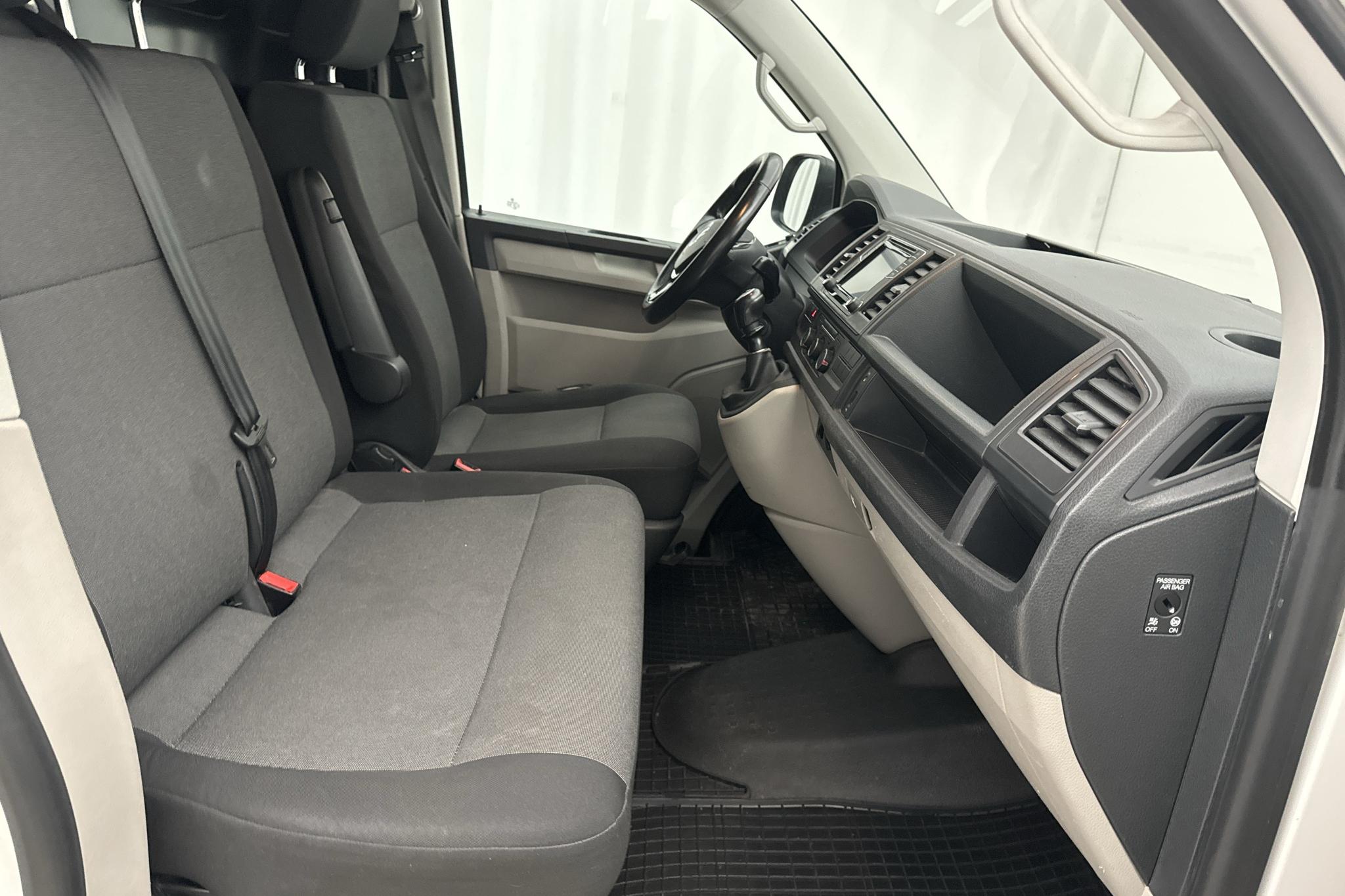 VW Transporter T6 2.0 TDI BMT Skåp (102hk) - 163 960 km - Käsitsi - valge - 2017