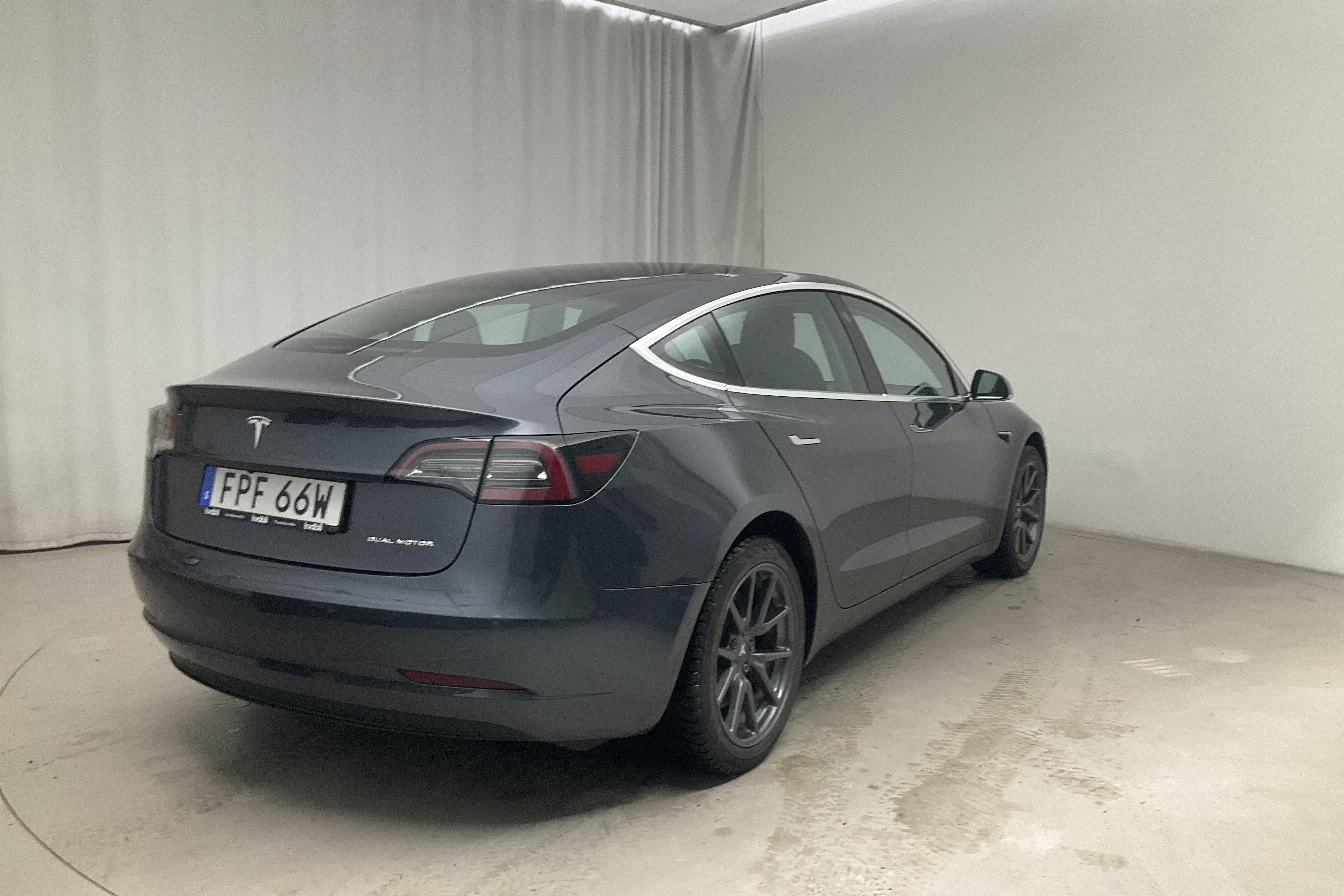 Tesla Model 3 Long Range Dual Motor AWD - 3 295 mil - Automat - grå - 2020