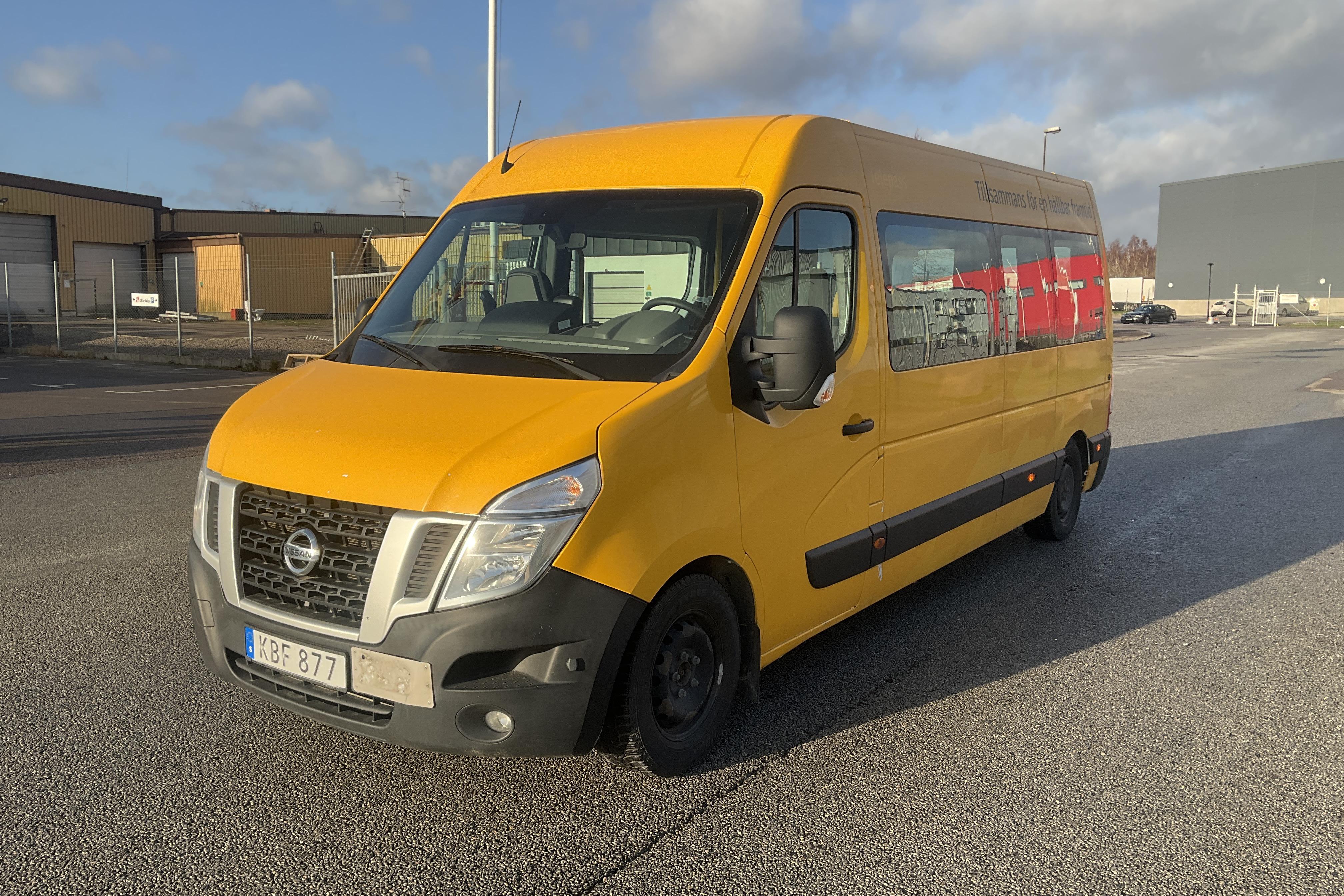 Nissan NV400 2.3 dCi Skåp (145hk) - 298 415 km - Manuell - gul - 2018