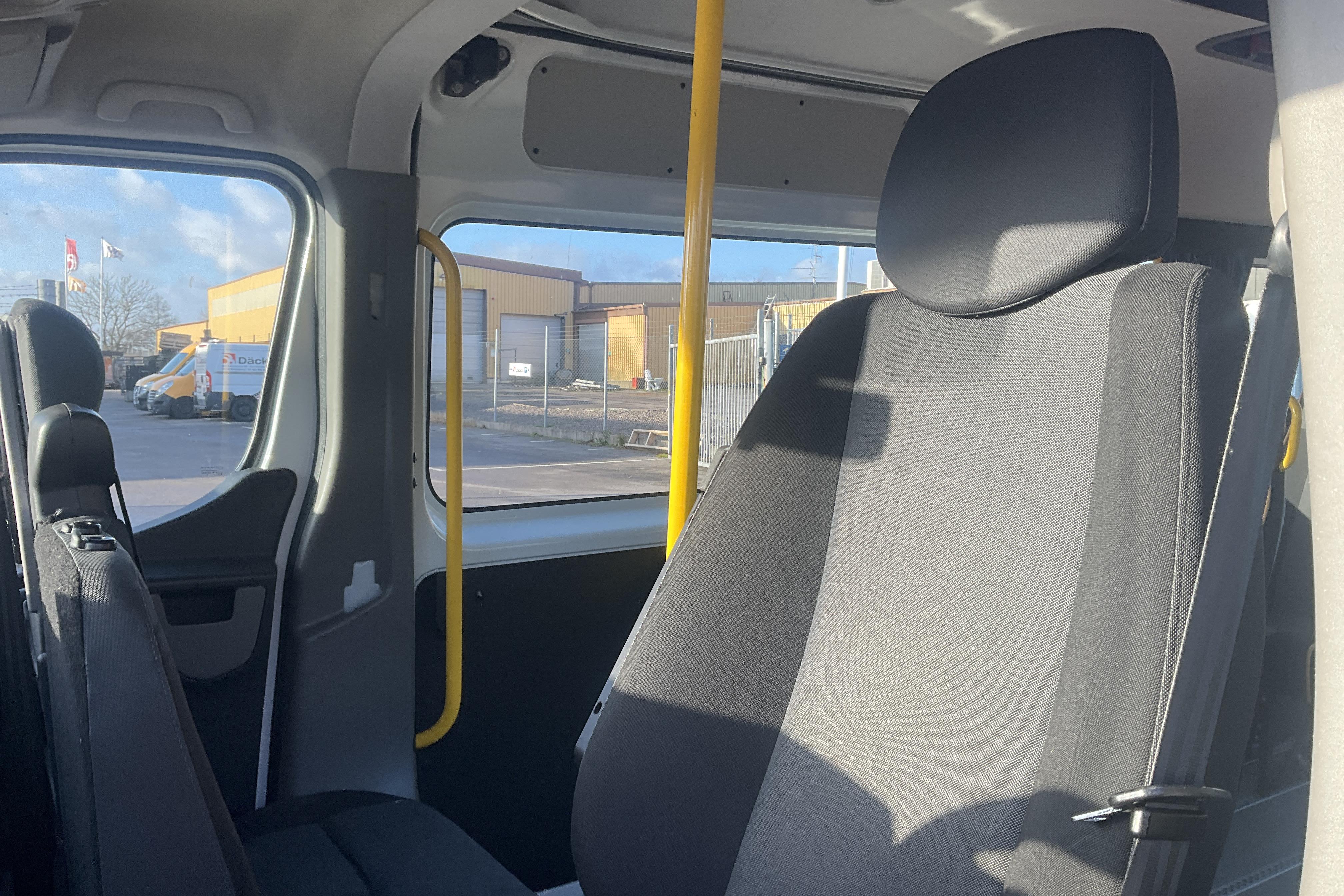 Nissan NV400 2.3 dCi Skåp (145hk) - 298 415 km - Manuell - gul - 2018