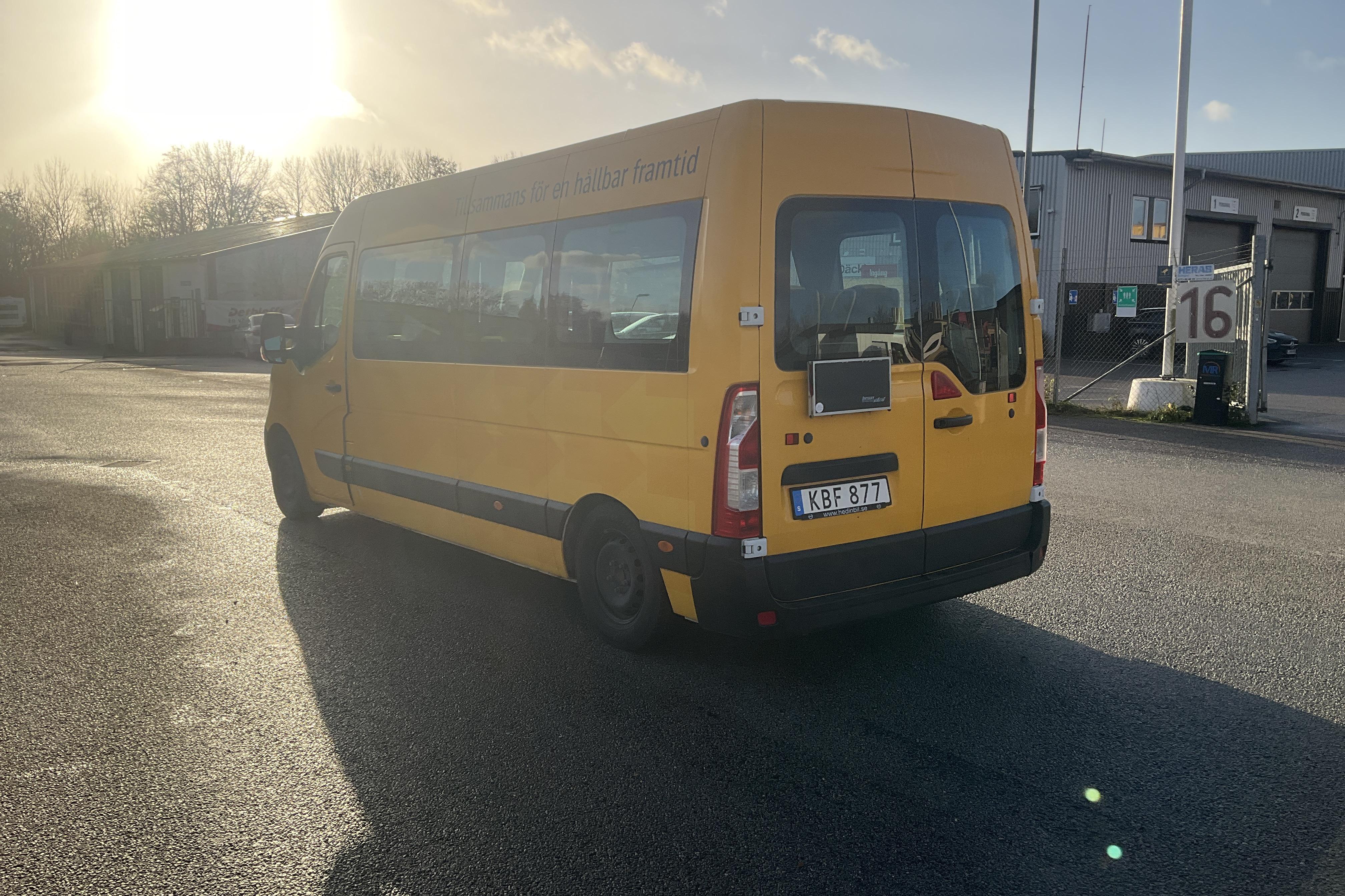 Nissan NV400 2.3 dCi Skåp (145hk) - 298 415 km - Manuell - gul - 2018