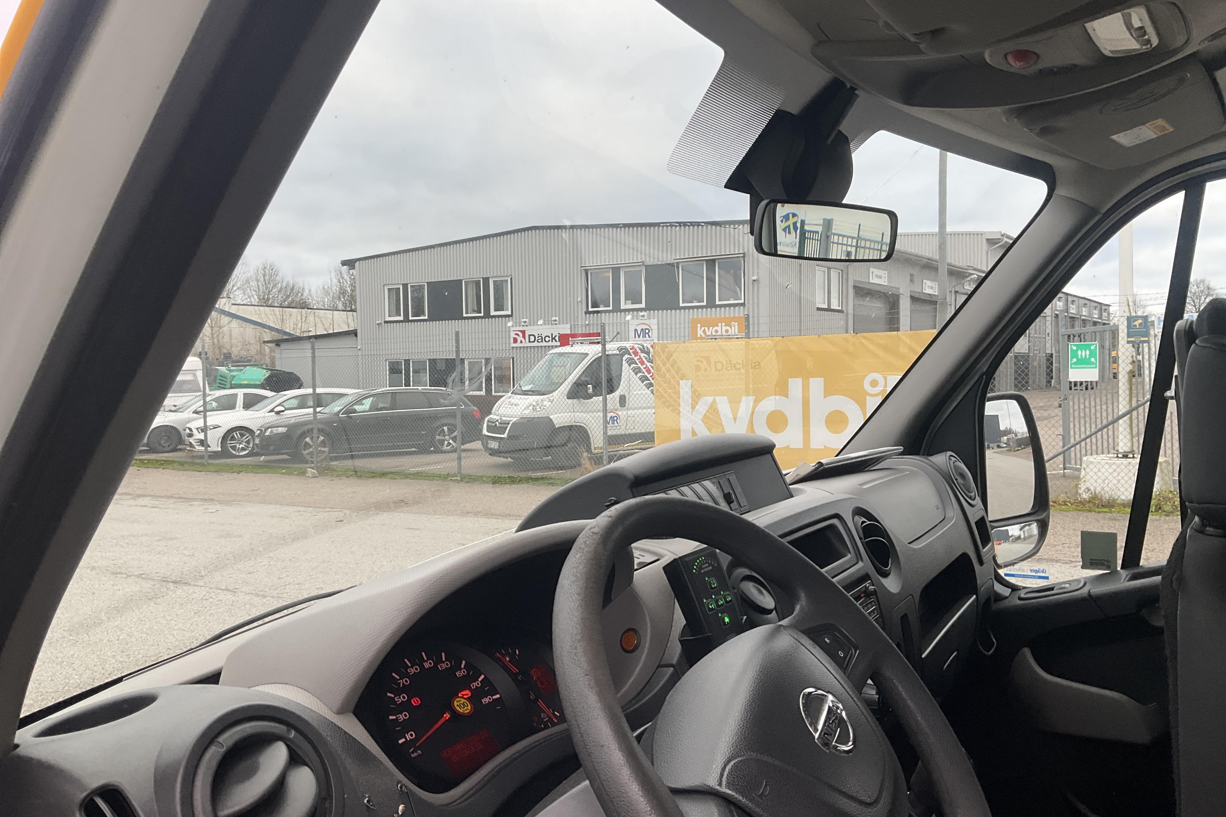 Nissan NV400 2.3 dCi Skåp (145hk) - 262 462 km - Manuell - gul - 2018