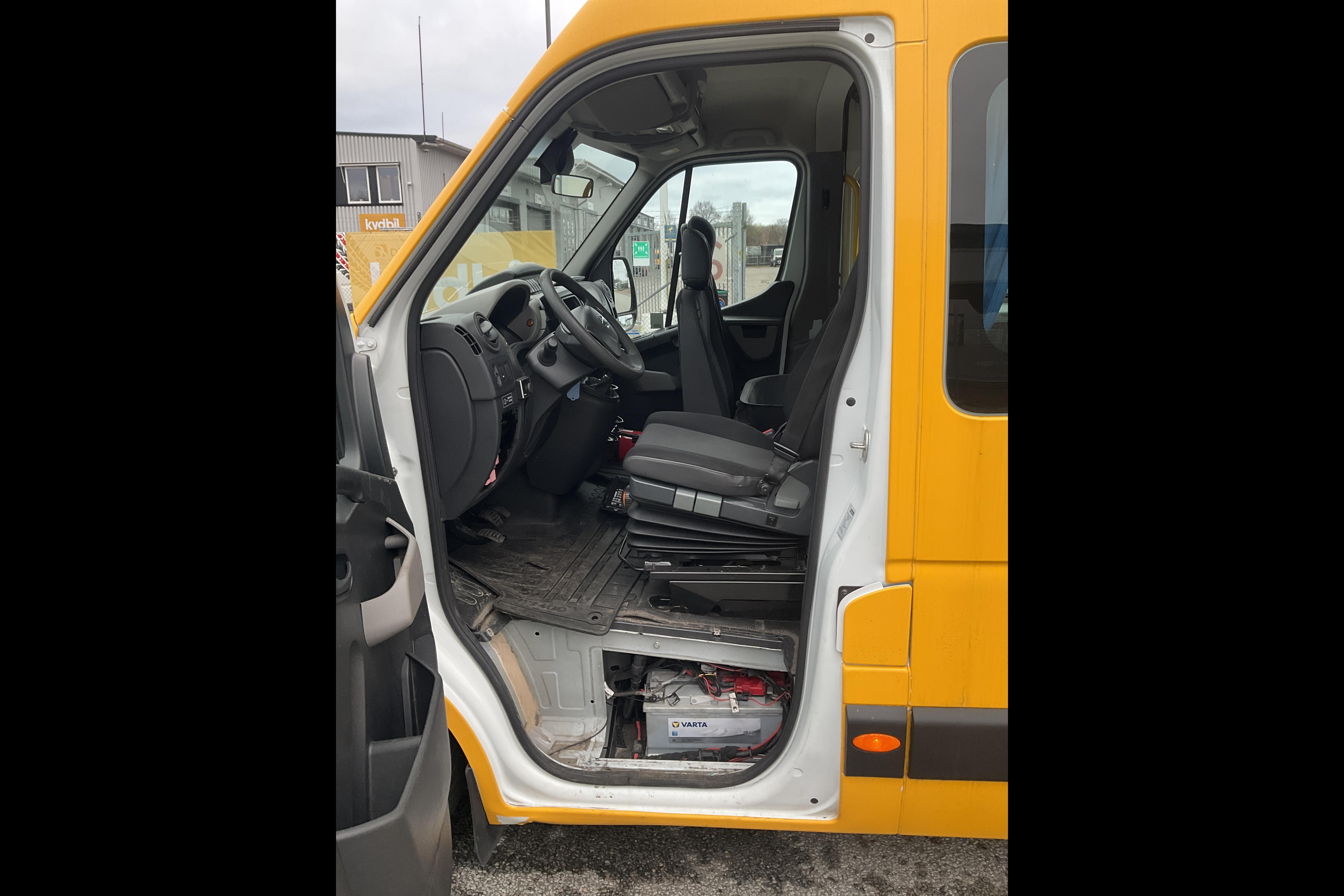 Nissan NV400 2.3 dCi Skåp (145hk) - 262 462 km - Manuell - gul - 2018