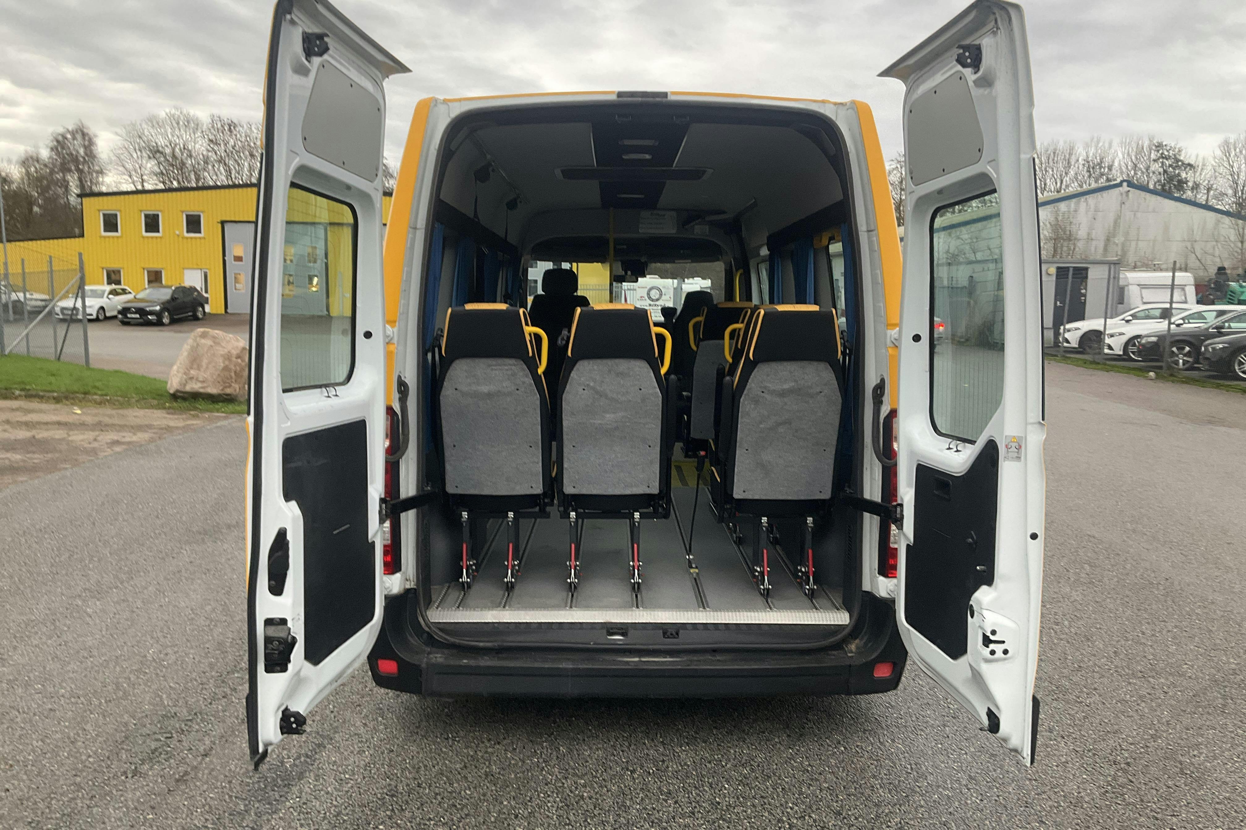 Nissan NV400 2.3 dCi Skåp (145hk) - 311 191 km - Manual - yellow - 2018