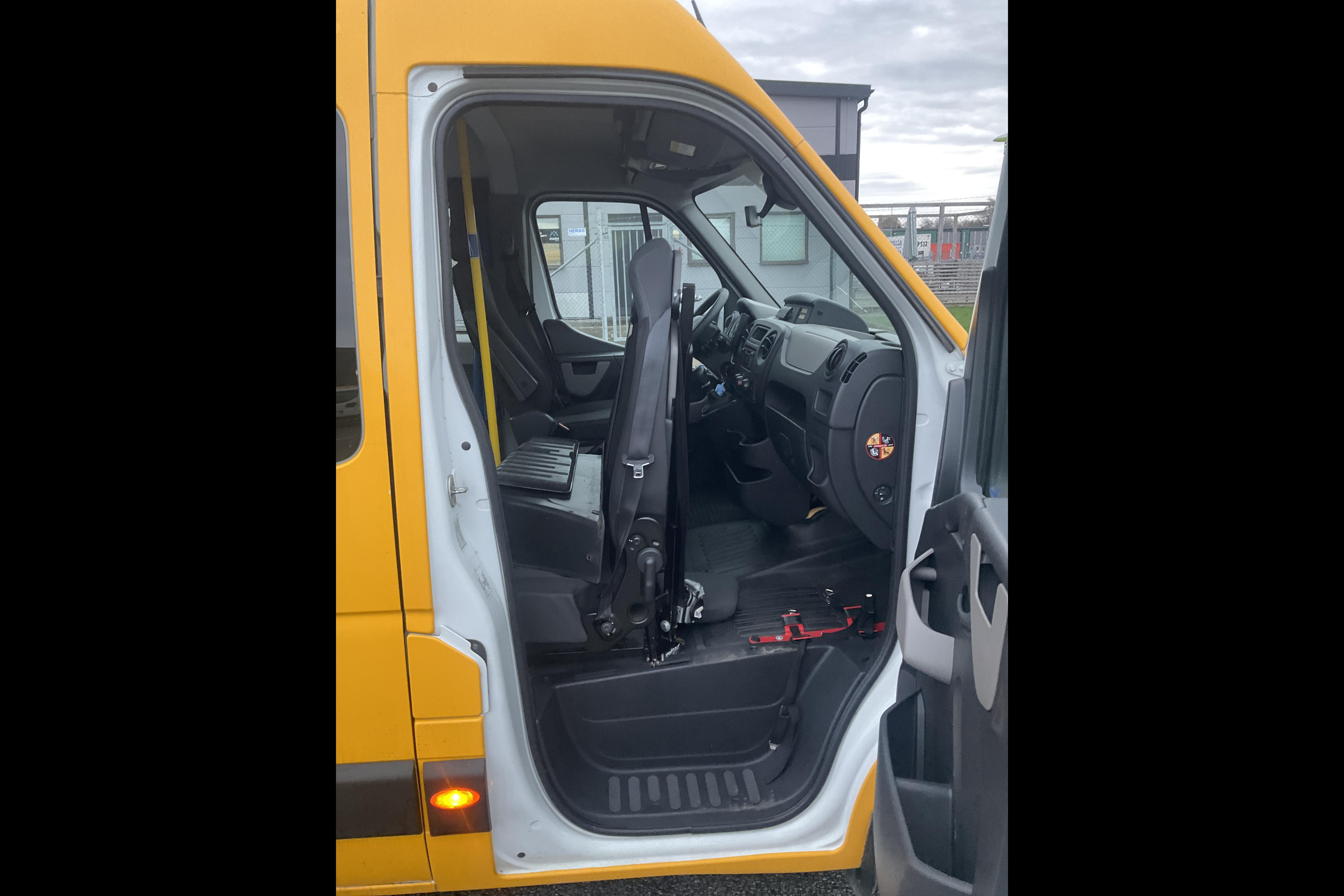 Nissan NV400 2.3 dCi Skåp (145hk) - 311 191 km - Manual - yellow - 2018