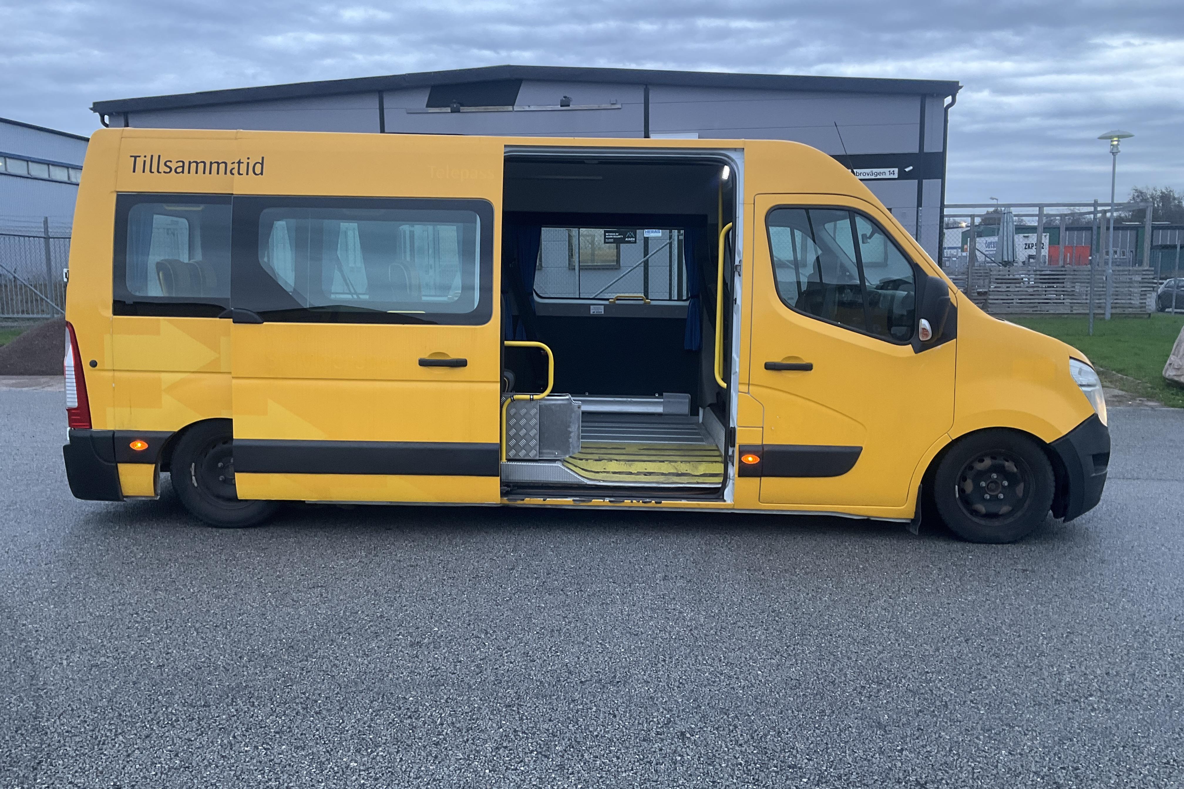 Nissan NV400 2.3 dCi Skåp (145hk) - 311 191 km - Manual - yellow - 2018