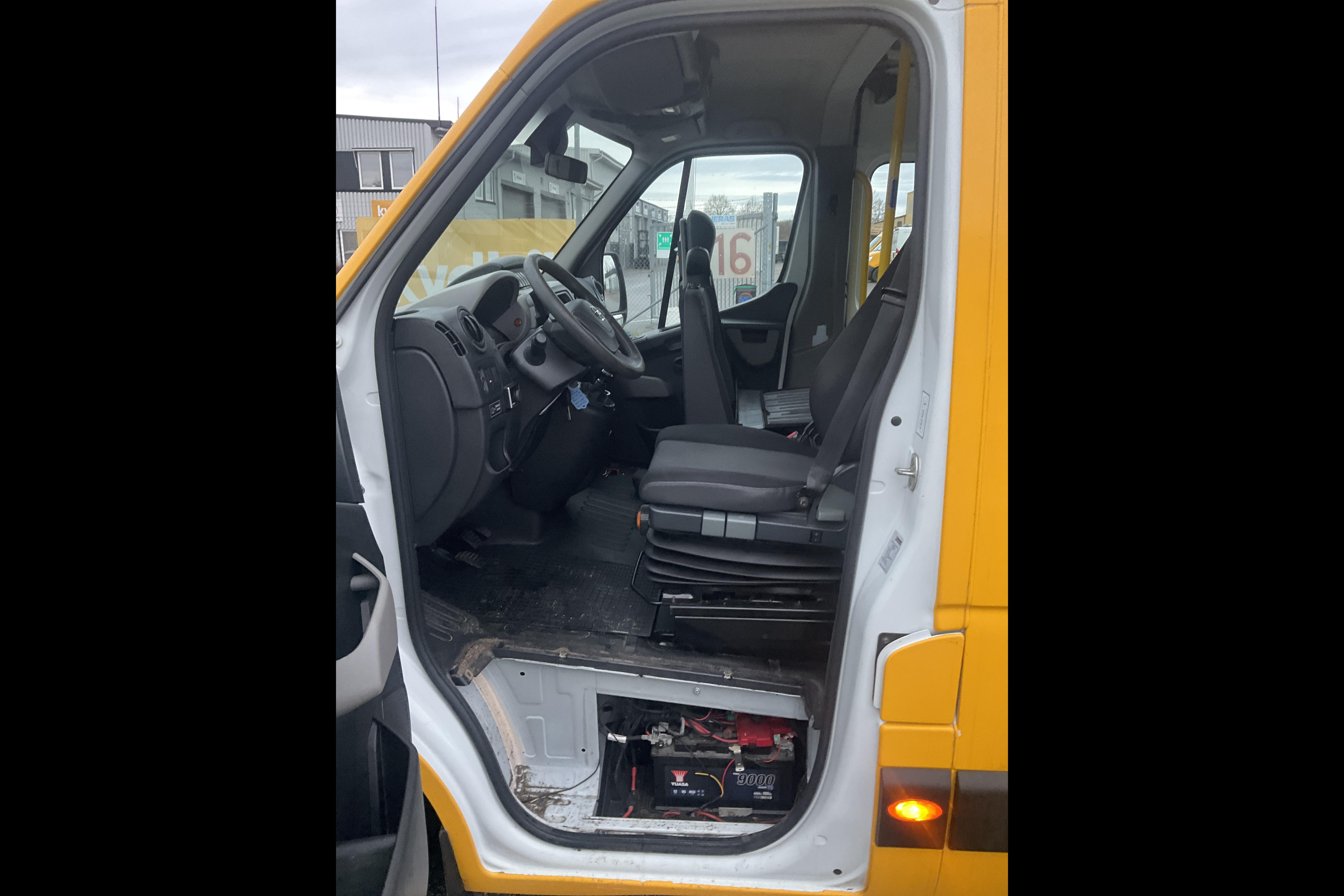 Nissan NV400 2.3 dCi Skåp (145hk) - 311 191 km - Manual - yellow - 2018