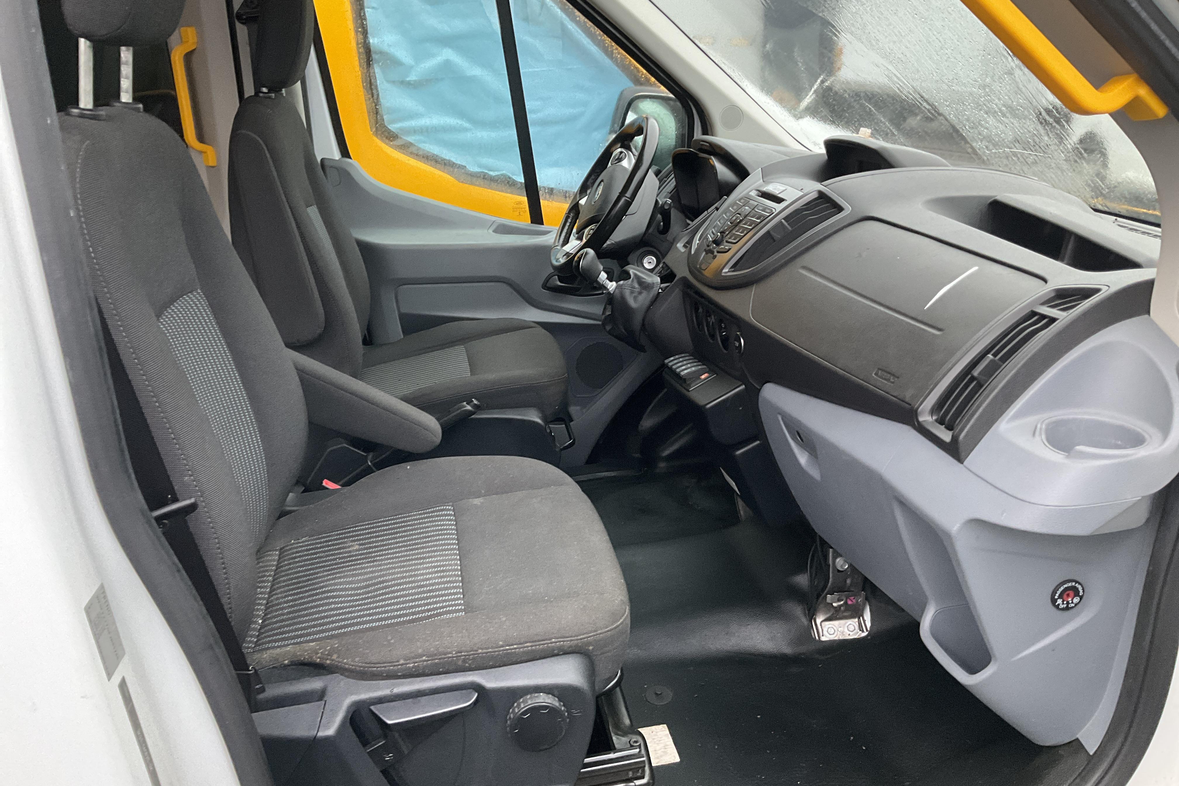 Ford Transit 310 2.0 TDCi 2WD Skåp (130hk) - 300 000 km - Manual - yellow - 2019