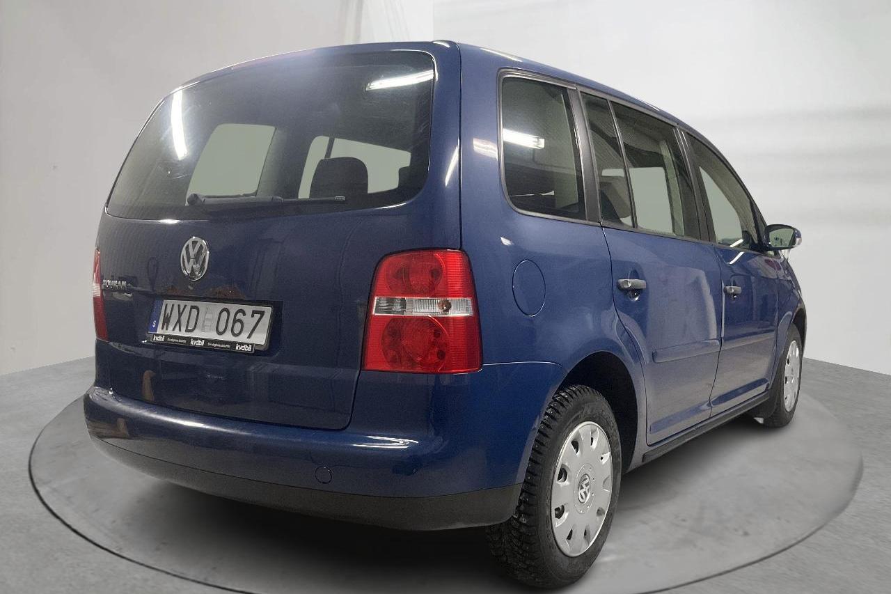 VW Touran 1.6 (102hk) - 17 376 mil - Manuell - Dark Blue - 2006