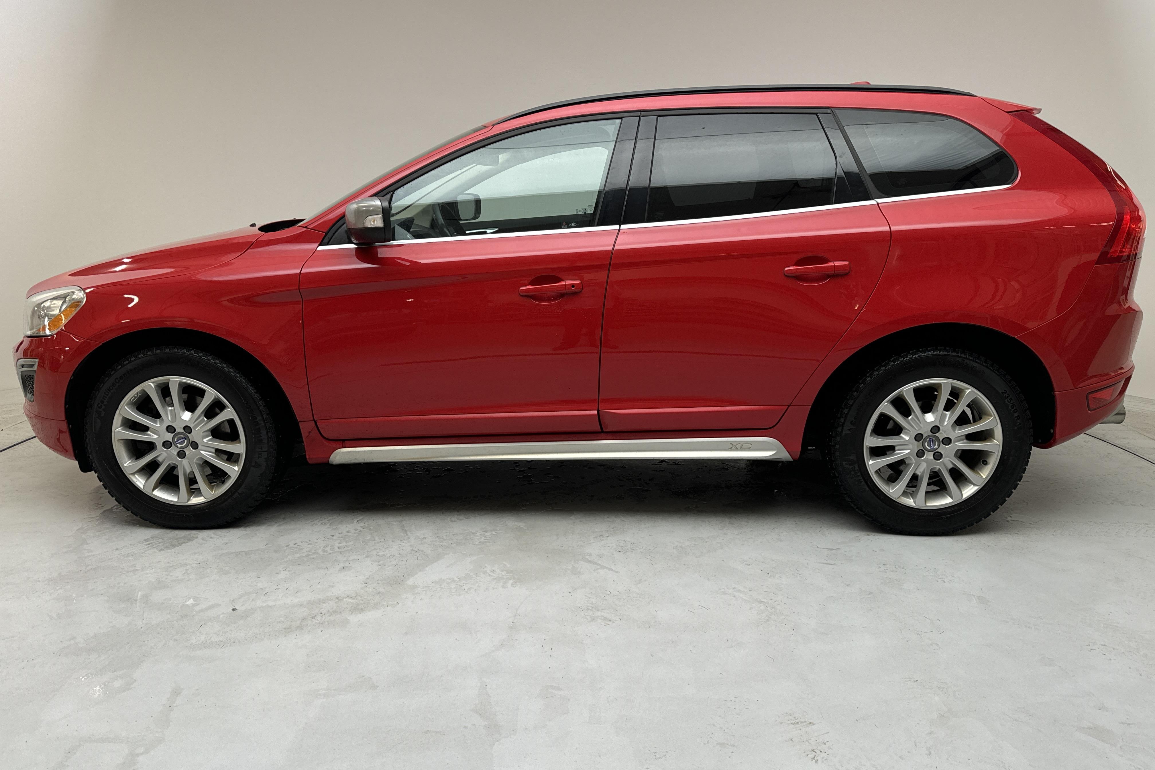 Volvo XC60 D3 AWD (163hk) - 278 430 km - Automaattinen - punainen - 2012