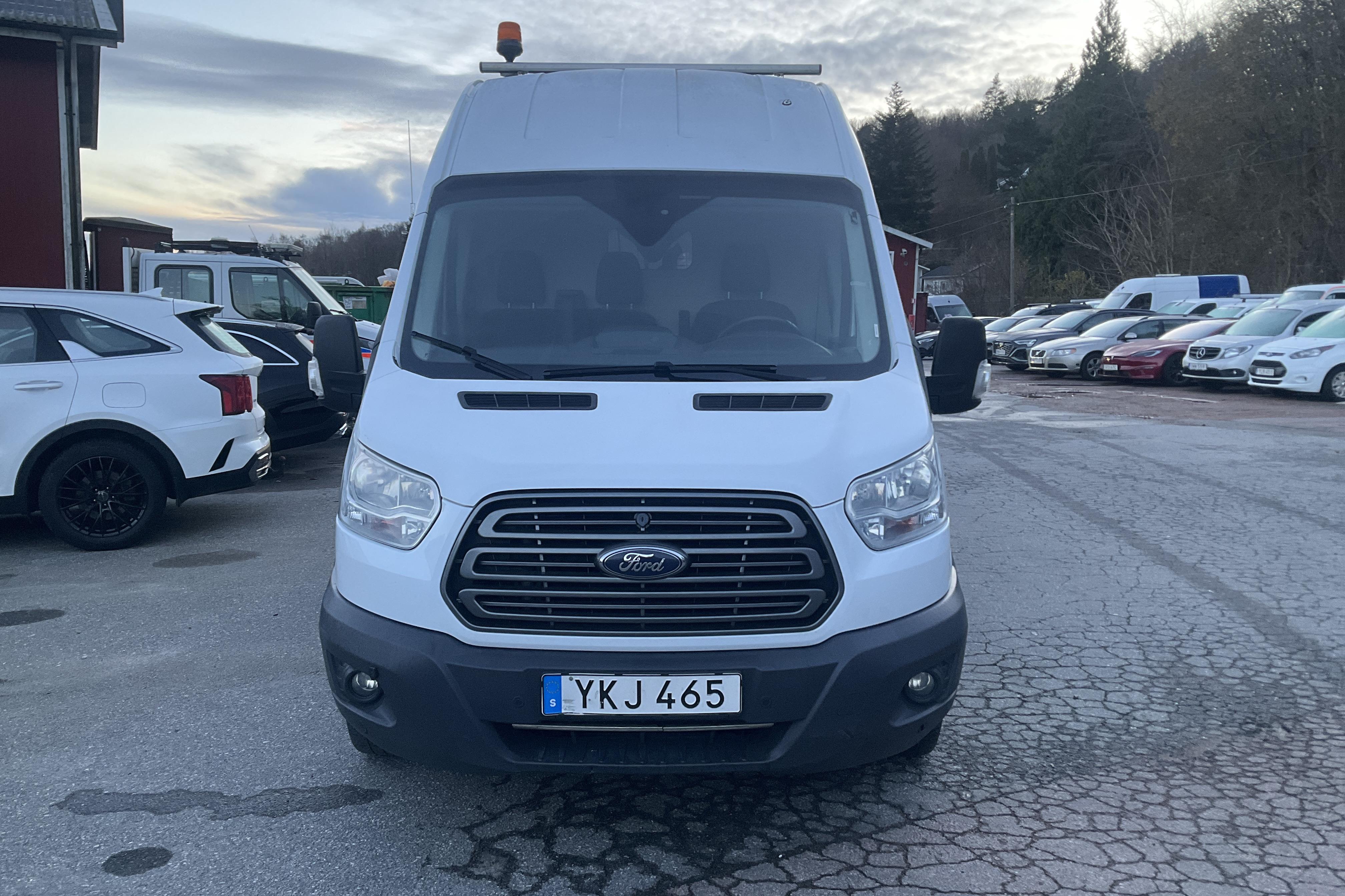 Ford Transit 350 2.0 TDCi 2WD Skåp (130hk) - 78 450 km - Manuaalinen - valkoinen - 2017