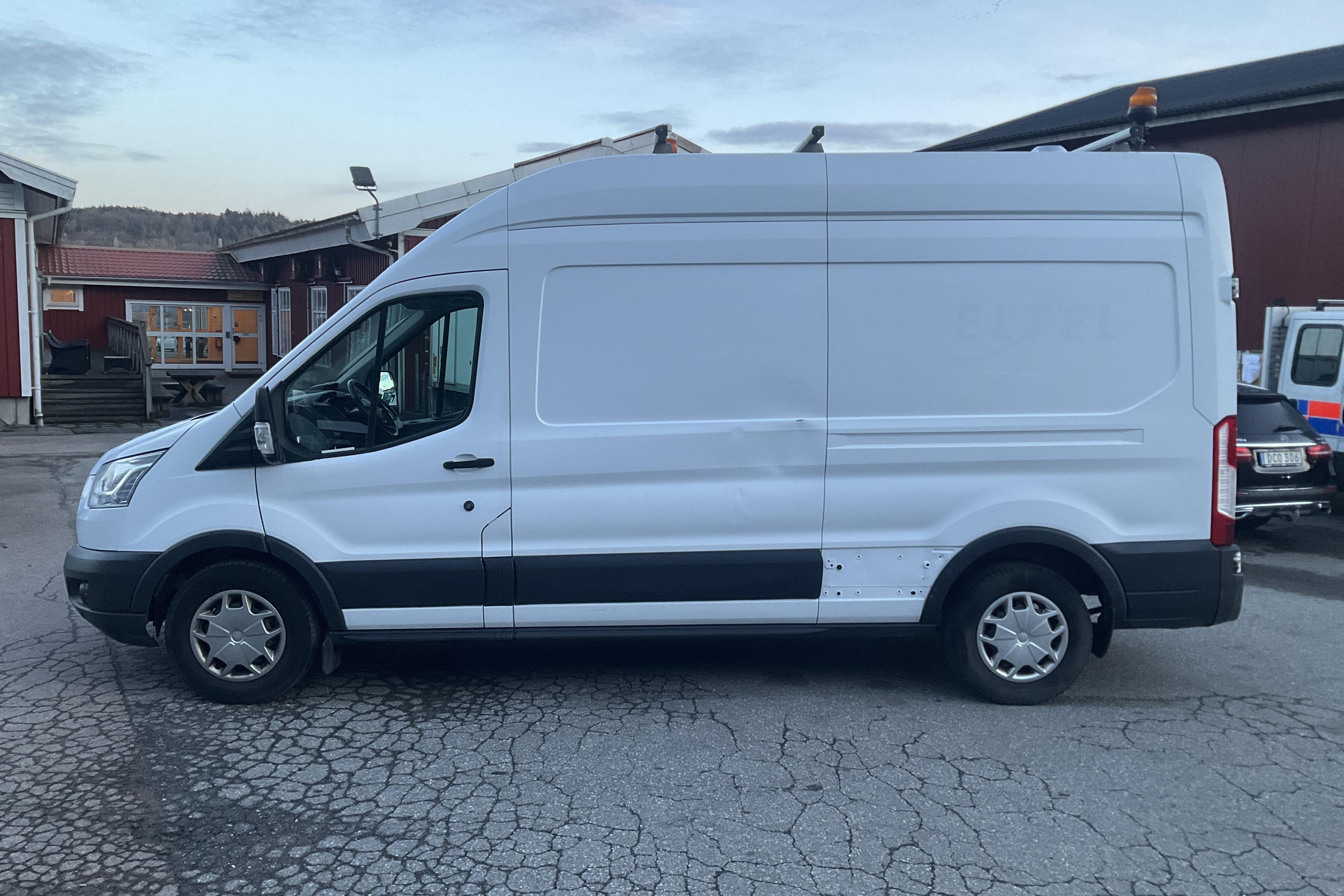 Ford Transit 350 2.0 TDCi 2WD Skåp (130hk) - 78 450 km - Manuaalinen - valkoinen - 2017