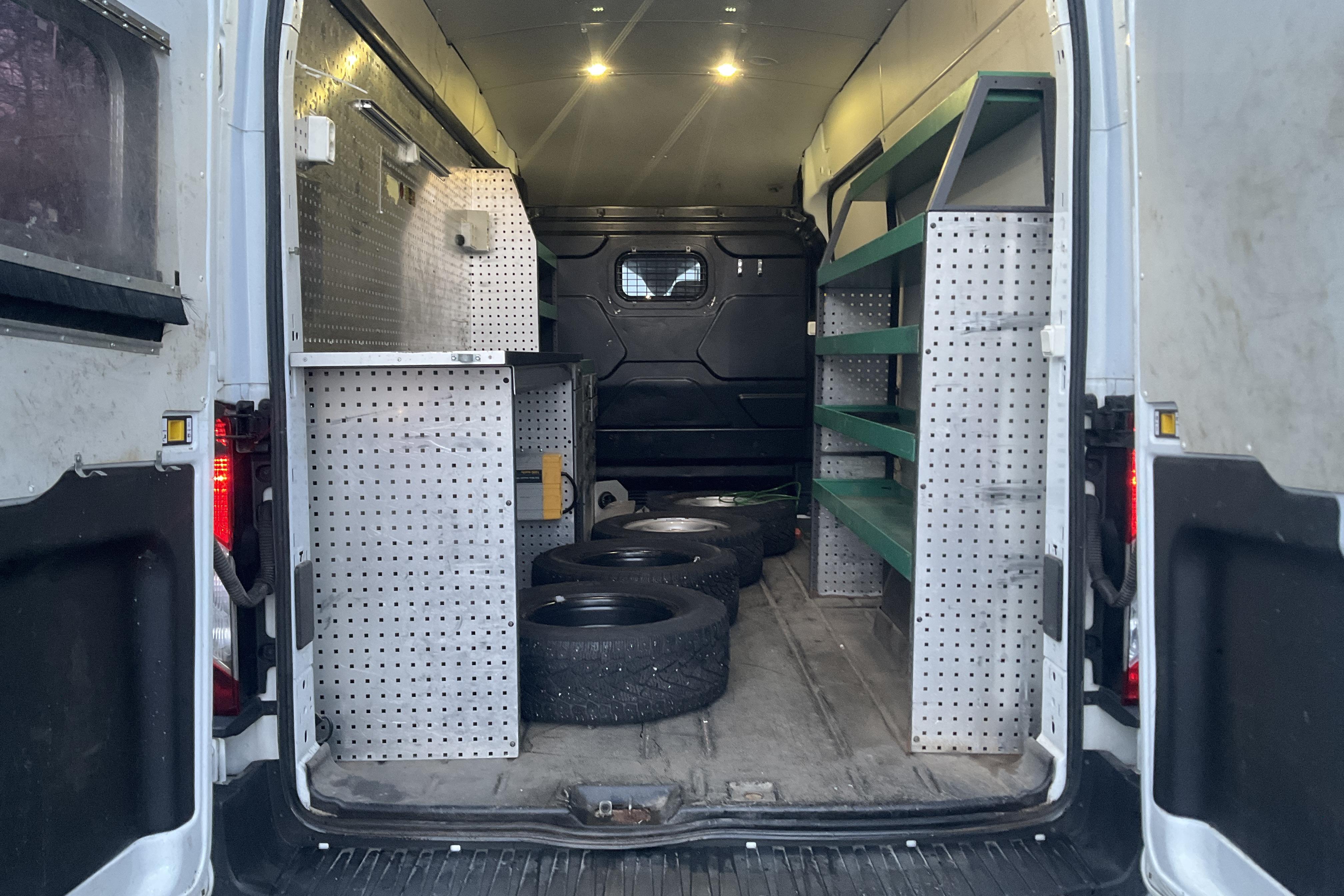 Ford Transit 350 2.0 TDCi 2WD Skåp (130hk) - 78 450 km - Manuaalinen - valkoinen - 2017