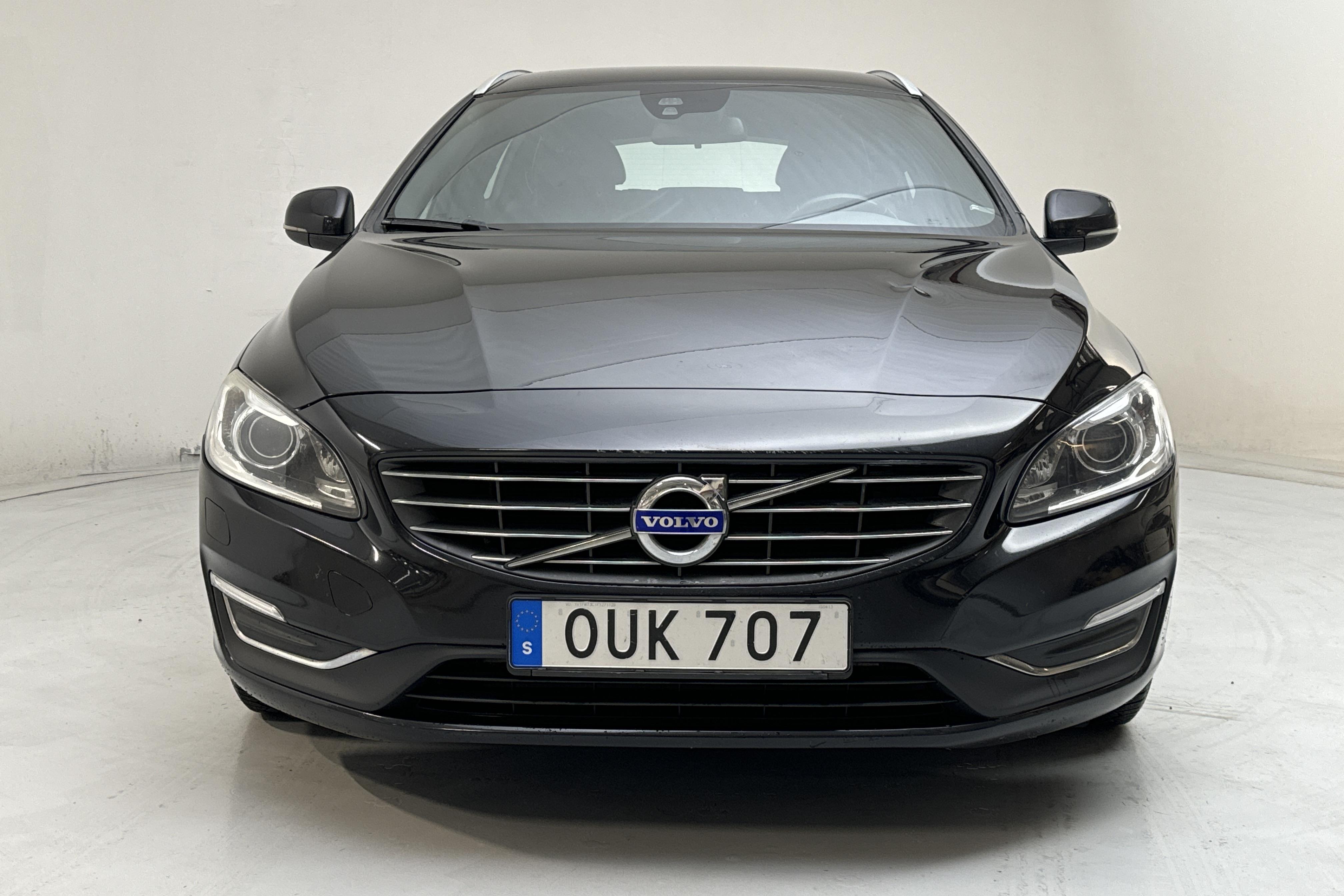 Volvo V60 D4 (181hk) - 141 310 km - Manual - black - 2015