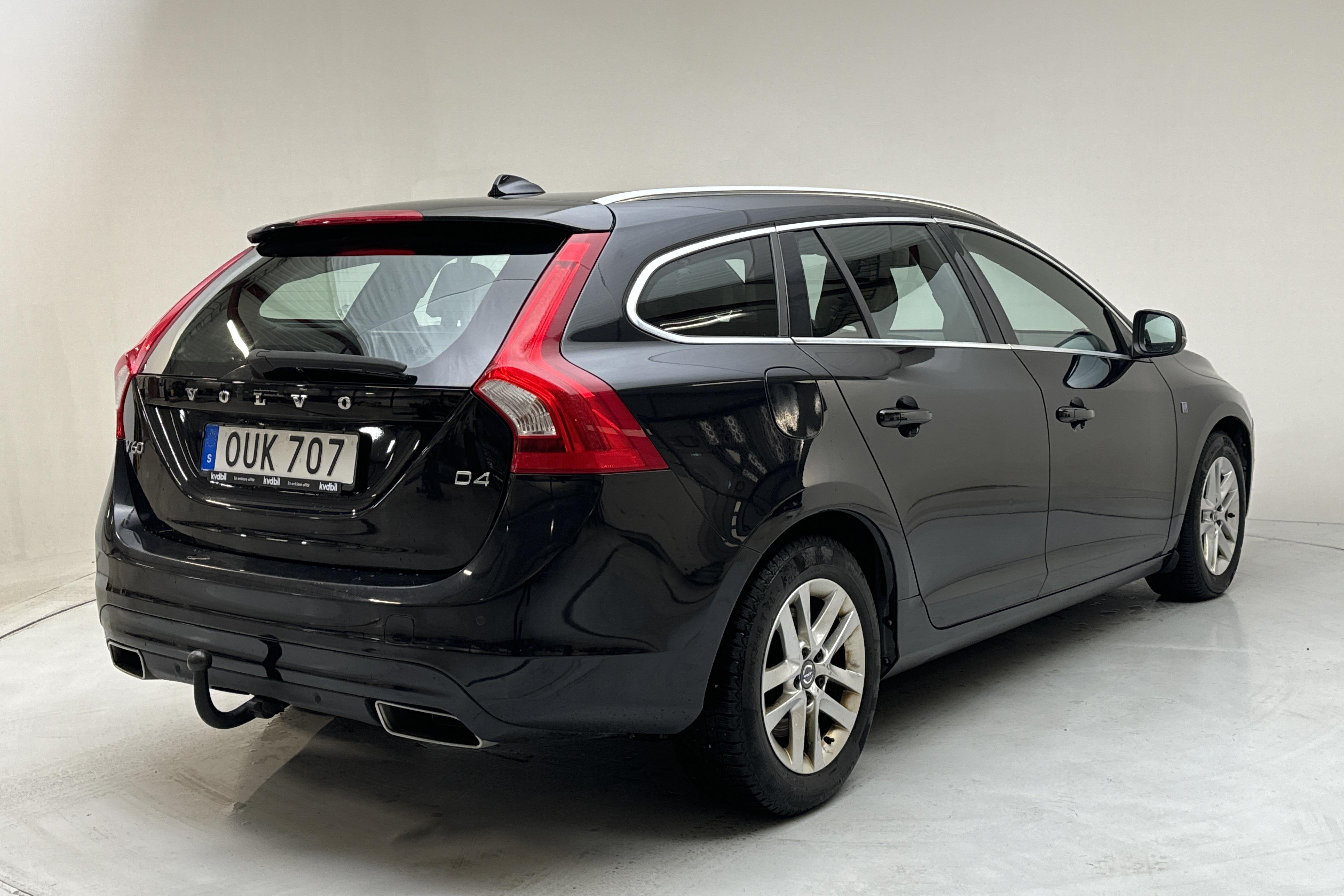 Volvo V60 D4 (181hk) - 141 310 km - Manual - black - 2015