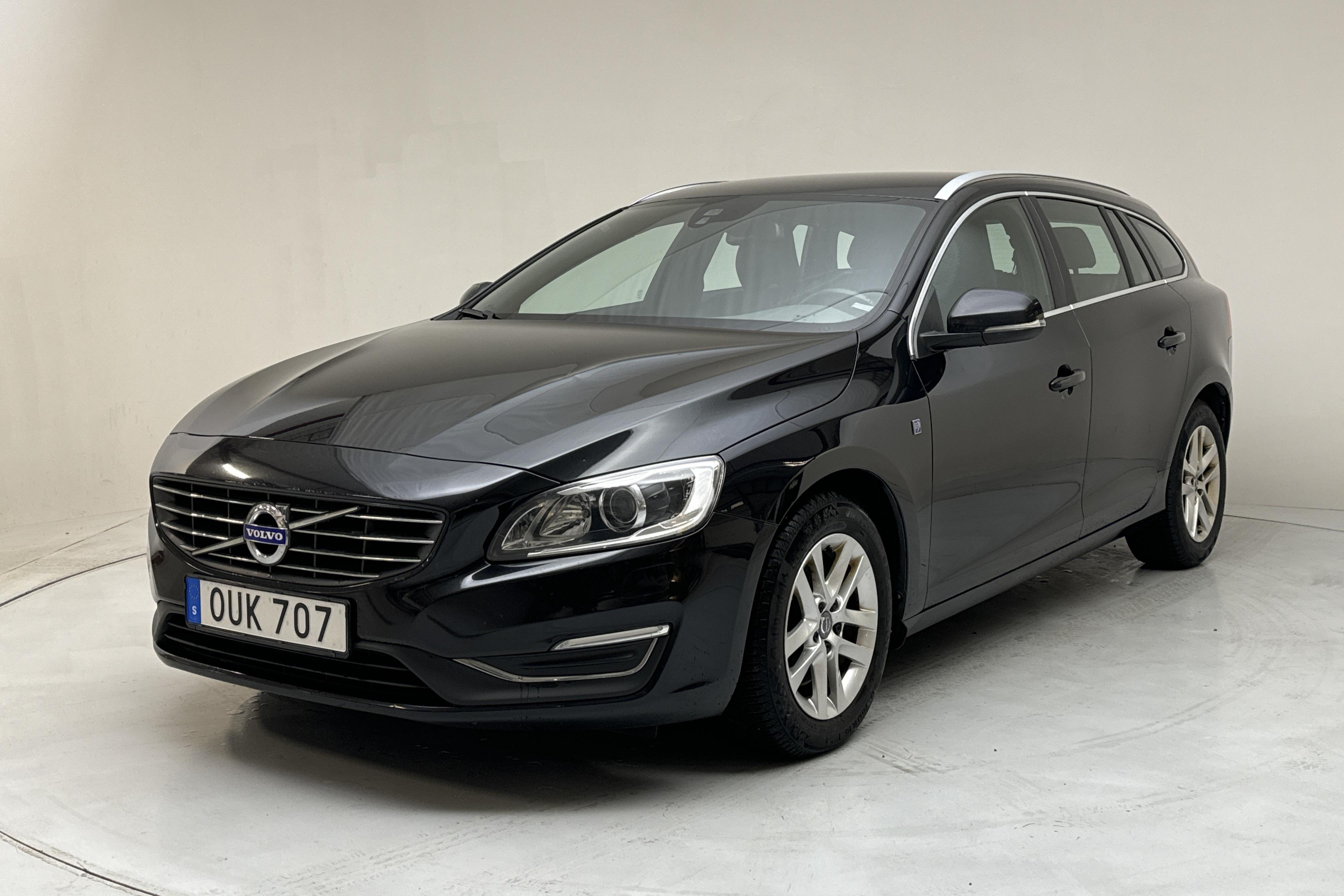 Volvo V60 D4 (181hk) - 141 310 km - Manual - black - 2015