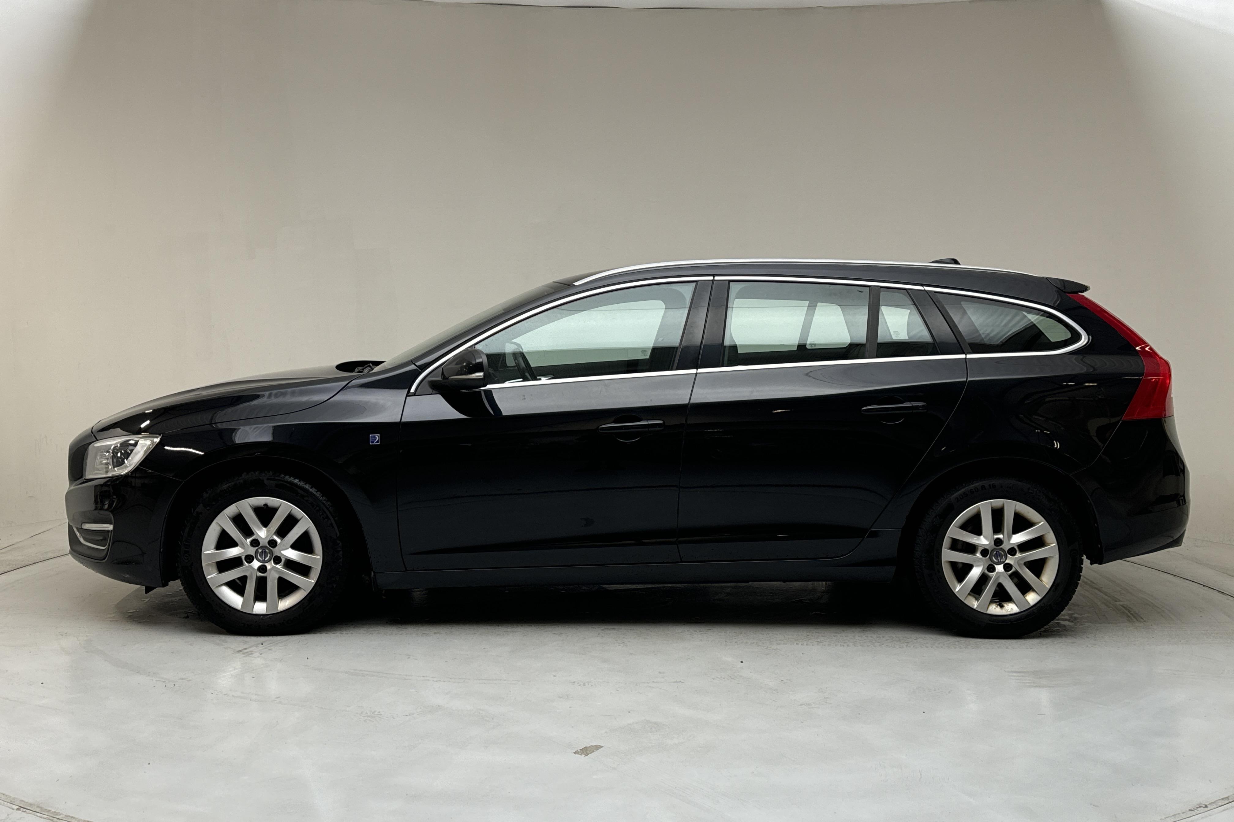 Volvo V60 D4 (181hk) - 141 310 km - Manual - black - 2015