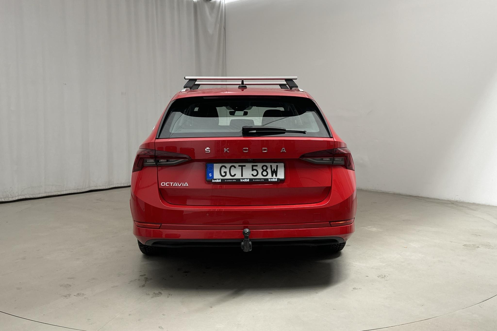 Skoda Octavia 2.0 TDI Combi (115hk) - 2 337 mil - Automat - röd - 2021