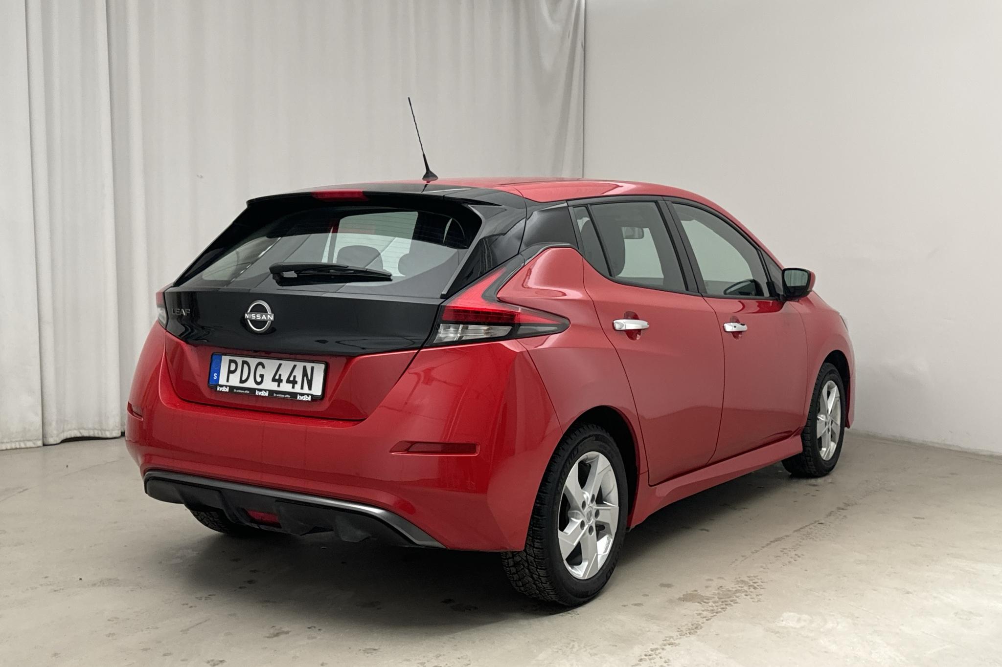 Nissan LEAF 5dr 39 kWh (150hk) - 17 950 km - Automaatne - punane - 2022