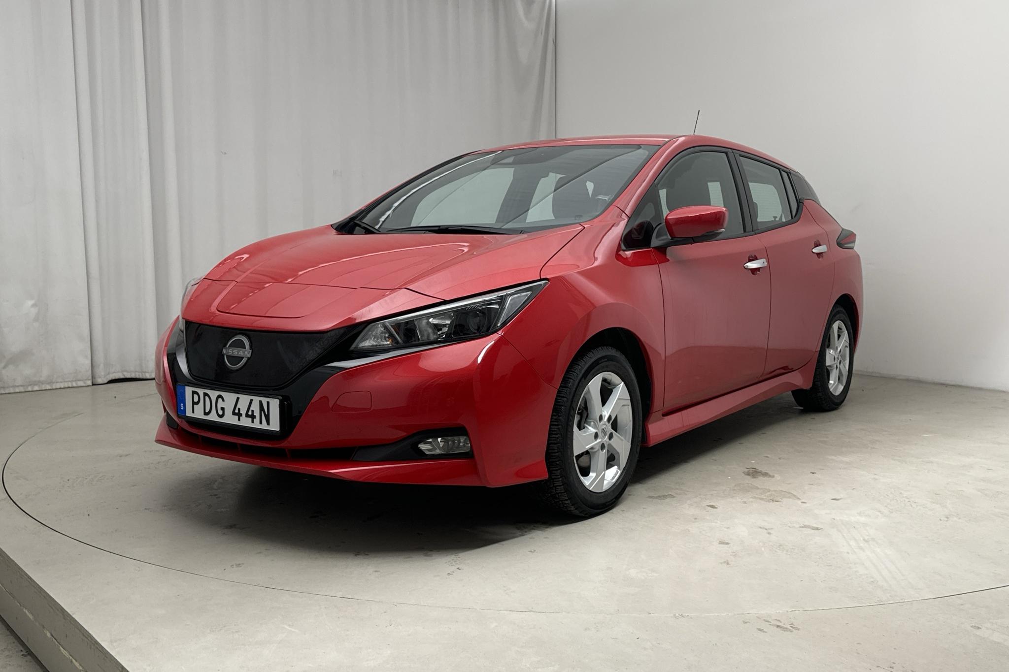 Nissan LEAF 5dr 39 kWh (150hk) - 17 950 km - Automaatne - punane - 2022