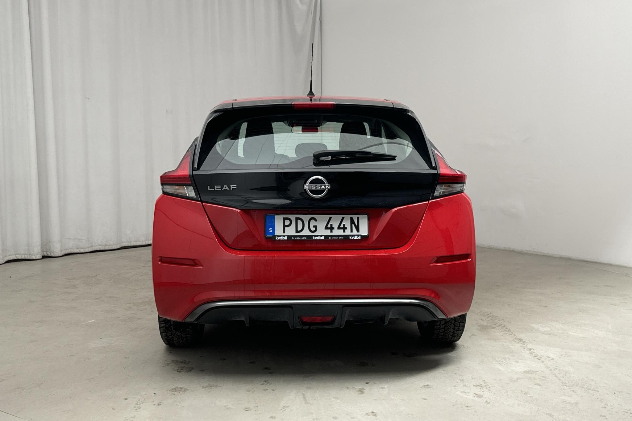 Nissan LEAF 5dr 39 kWh (150hk) - 17 950 km - Automaatne - punane - 2022