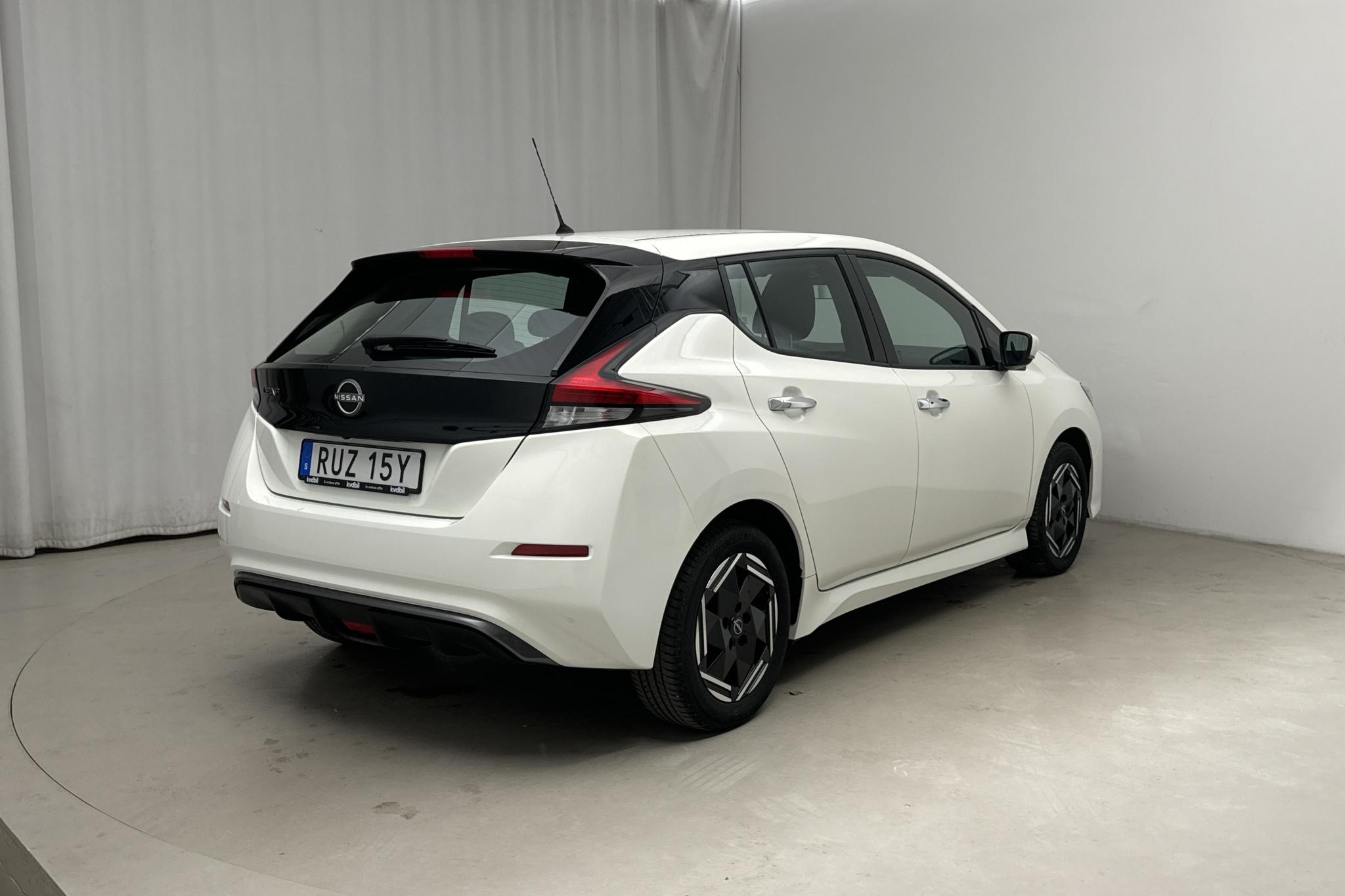 Nissan LEAF 5dr 39 kWh (150hk) - 15 700 km - Automatic - white - 2022