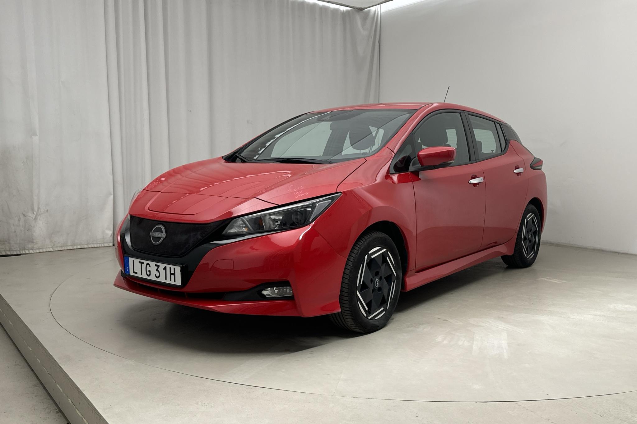 Nissan LEAF 5dr 39 kWh (150hk) - 29 990 km - Automaattinen - punainen - 2022