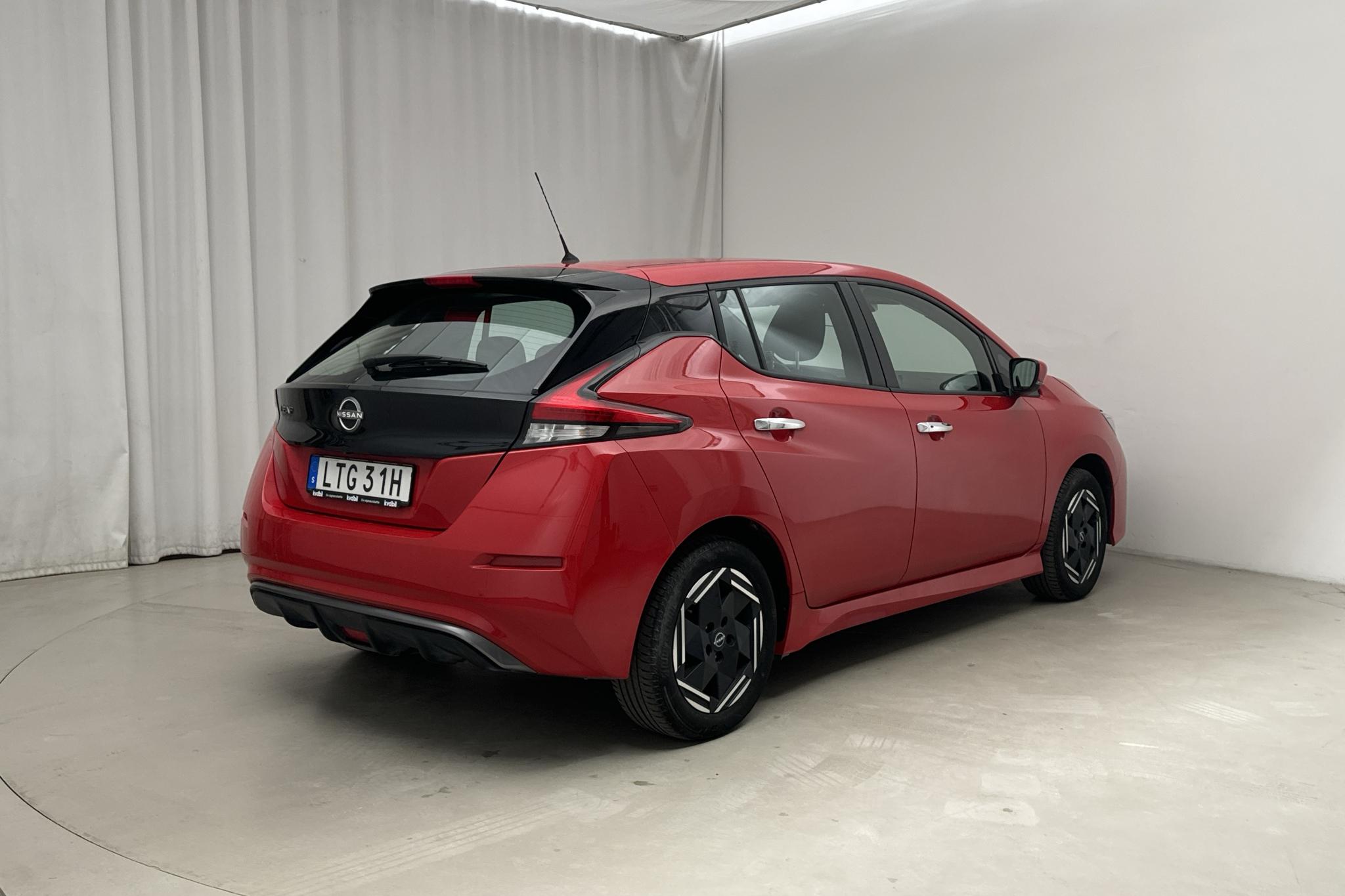 Nissan LEAF 5dr 39 kWh (150hk) - 29 990 km - Automaattinen - punainen - 2022