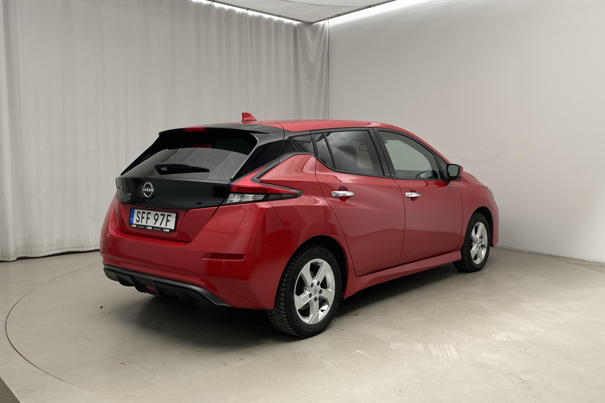 Nissan LEAF 5dr 39 kWh (150hk) - 21 090 km - Automaatne - punane - 2022