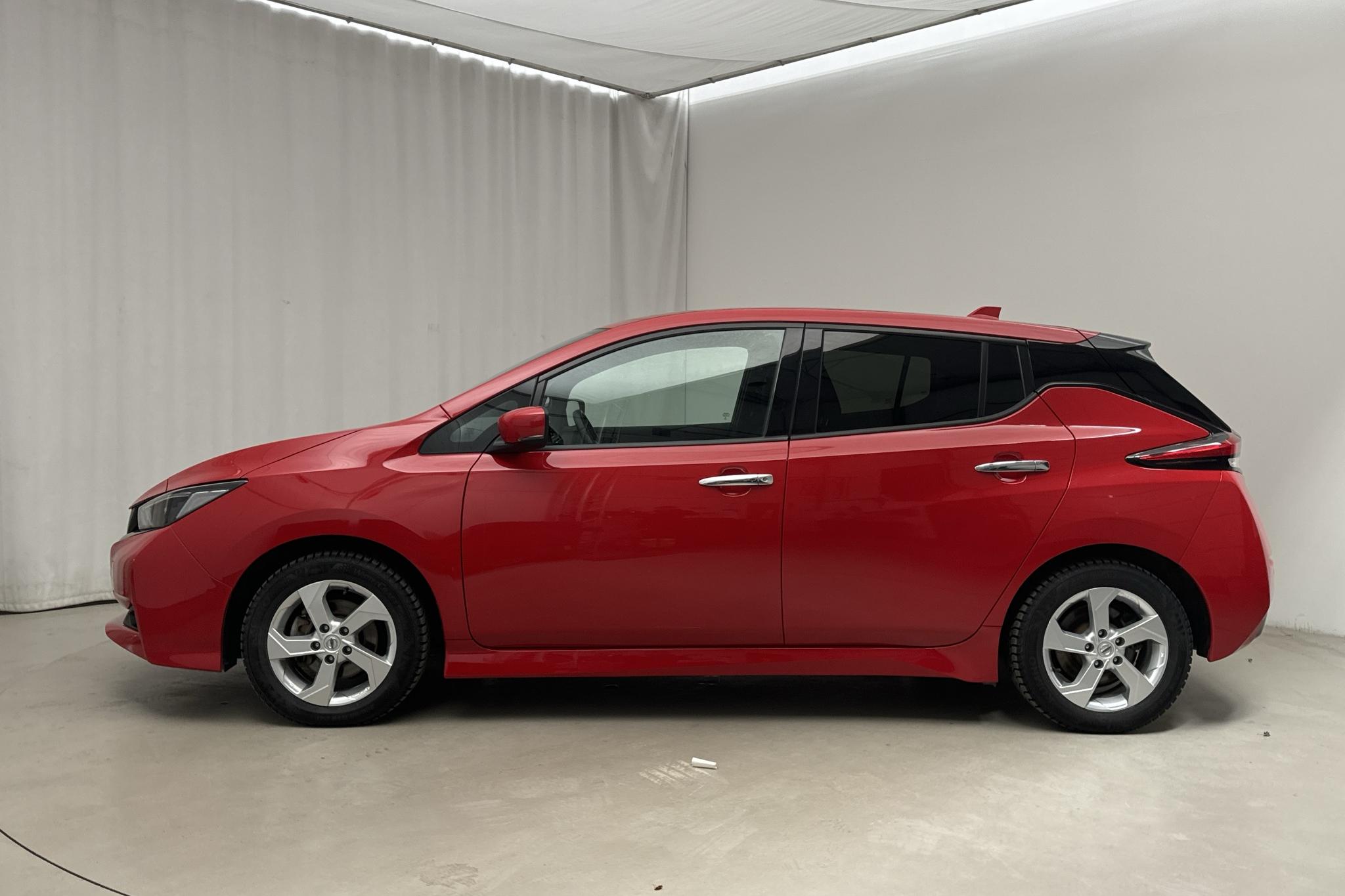 Nissan LEAF 5dr 39 kWh (150hk) - 21 090 km - Automaatne - punane - 2022